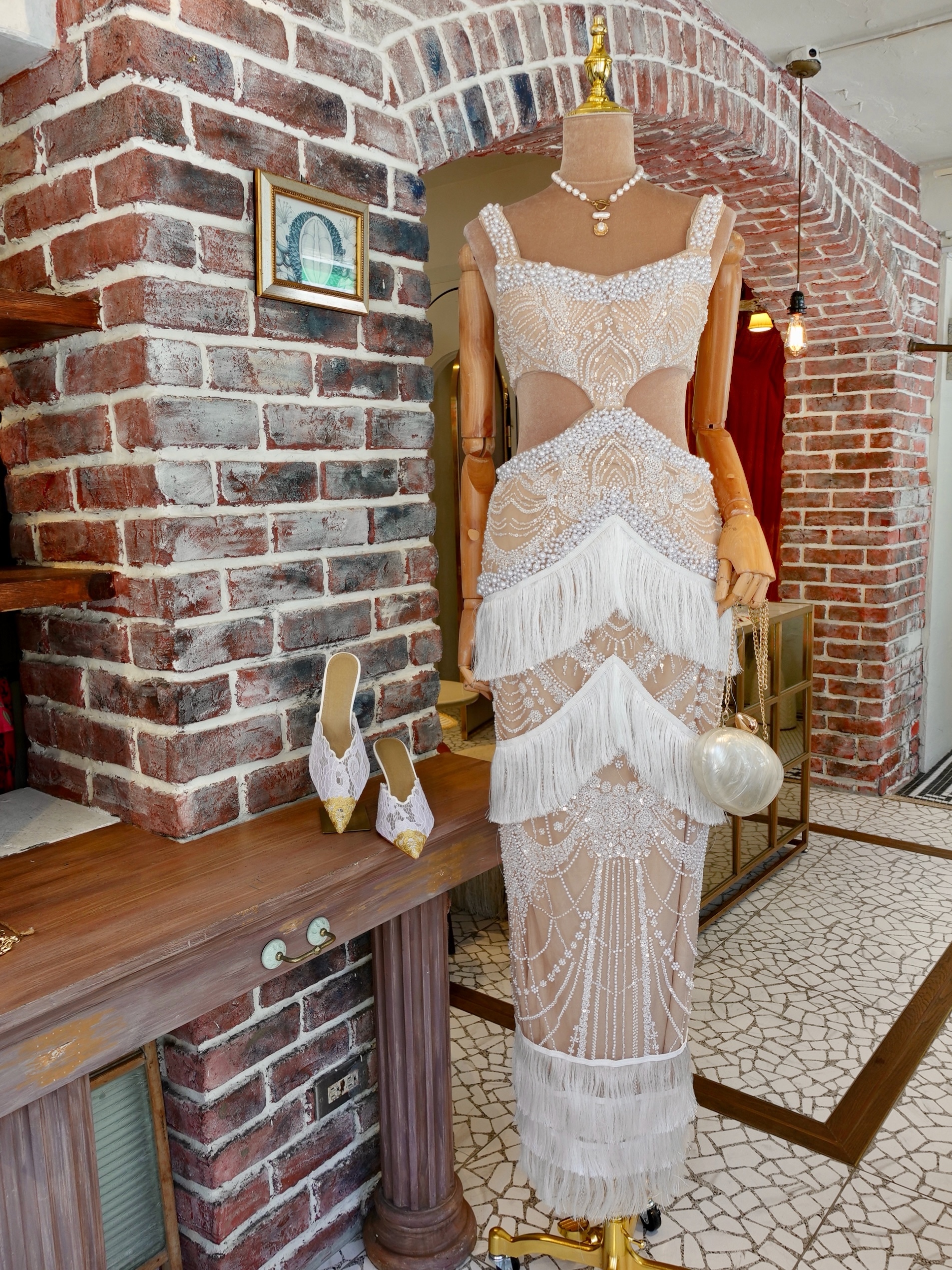 Soft Glam裸白色手工縫珠亮片流蘇長禮服Dress