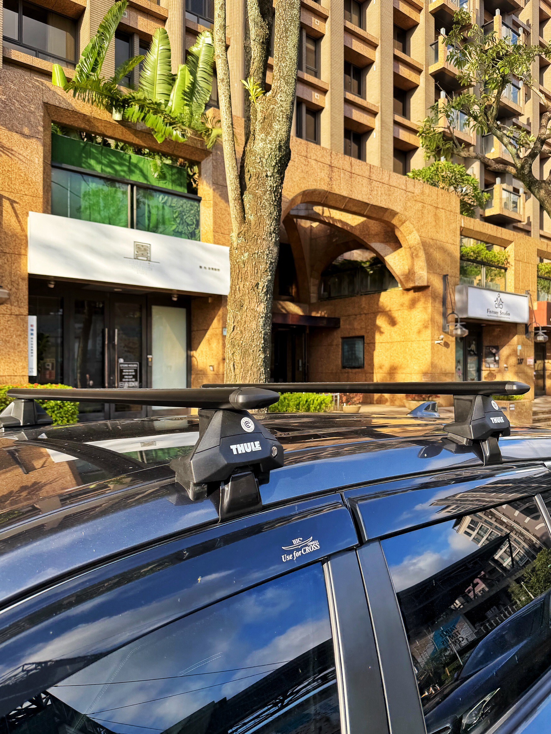Toyota Corolla Cross｜THULE 7105 + WingBar 車頂架 橫桿系統 實車安裝｜unrv.台灣專業安裝