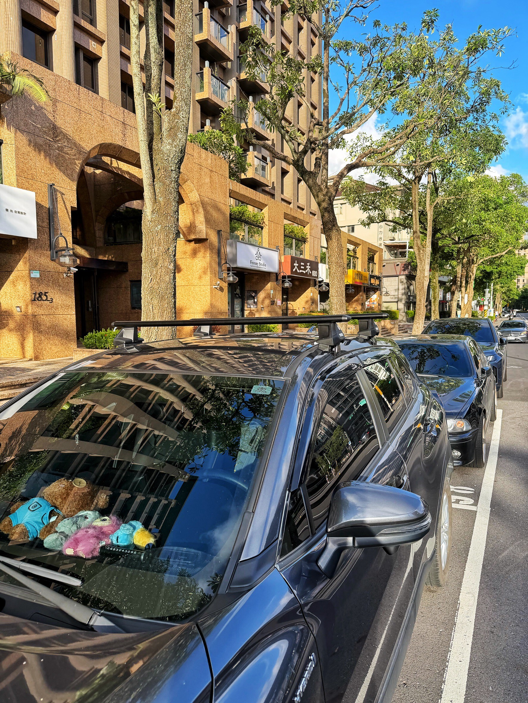 Toyota Corolla Cross｜THULE 7105 + WingBar 車頂架 橫桿系統 實車安裝｜unrv.台灣專業安裝