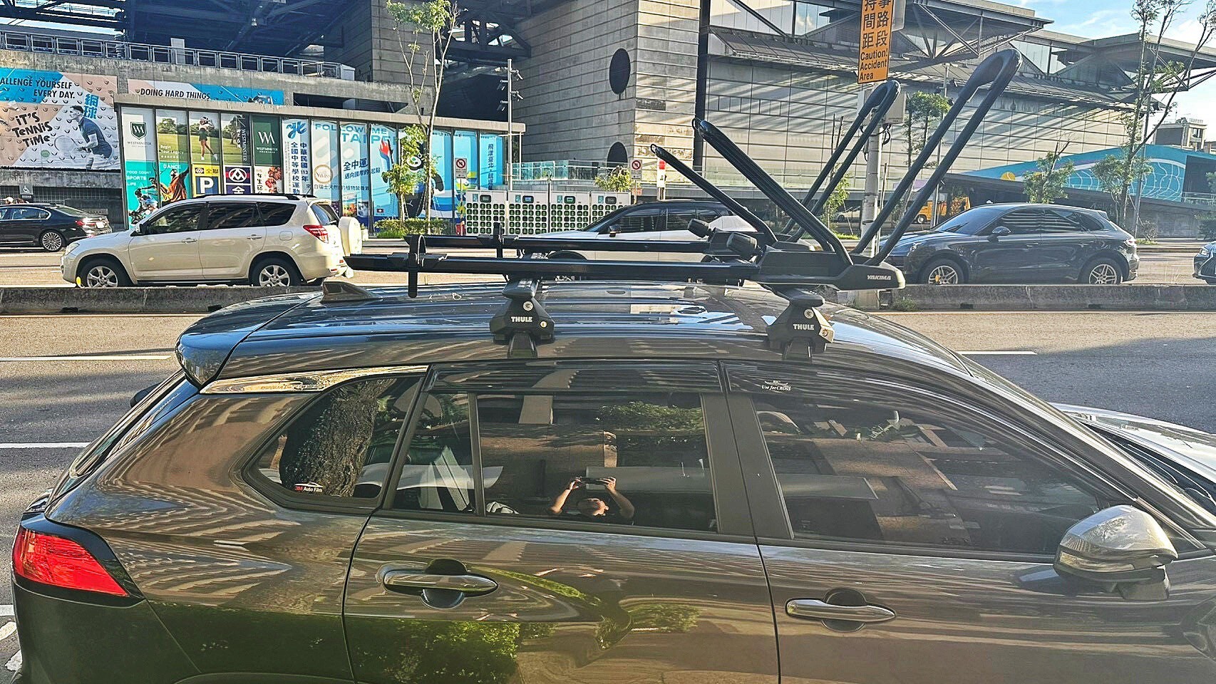 Toyota CC YAKIMA HighRoad 2.0 車頂自行車架實車安裝案例