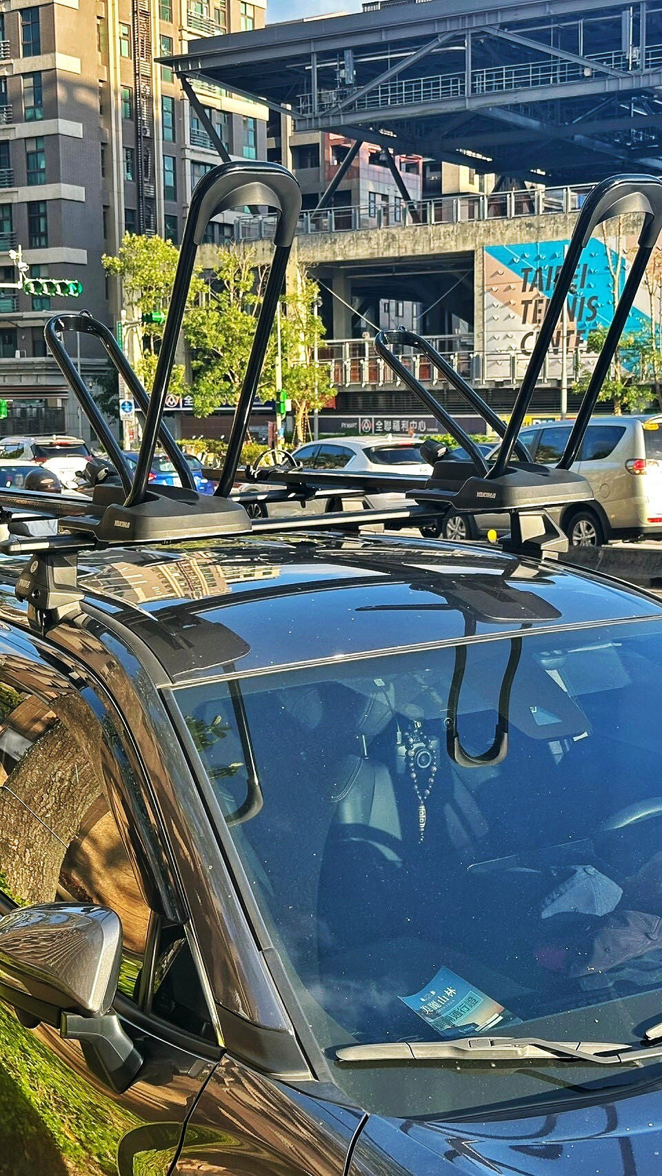 YAKIMA HighRoad 2.0 roof bike rack installed on Toyota Corolla Cross
