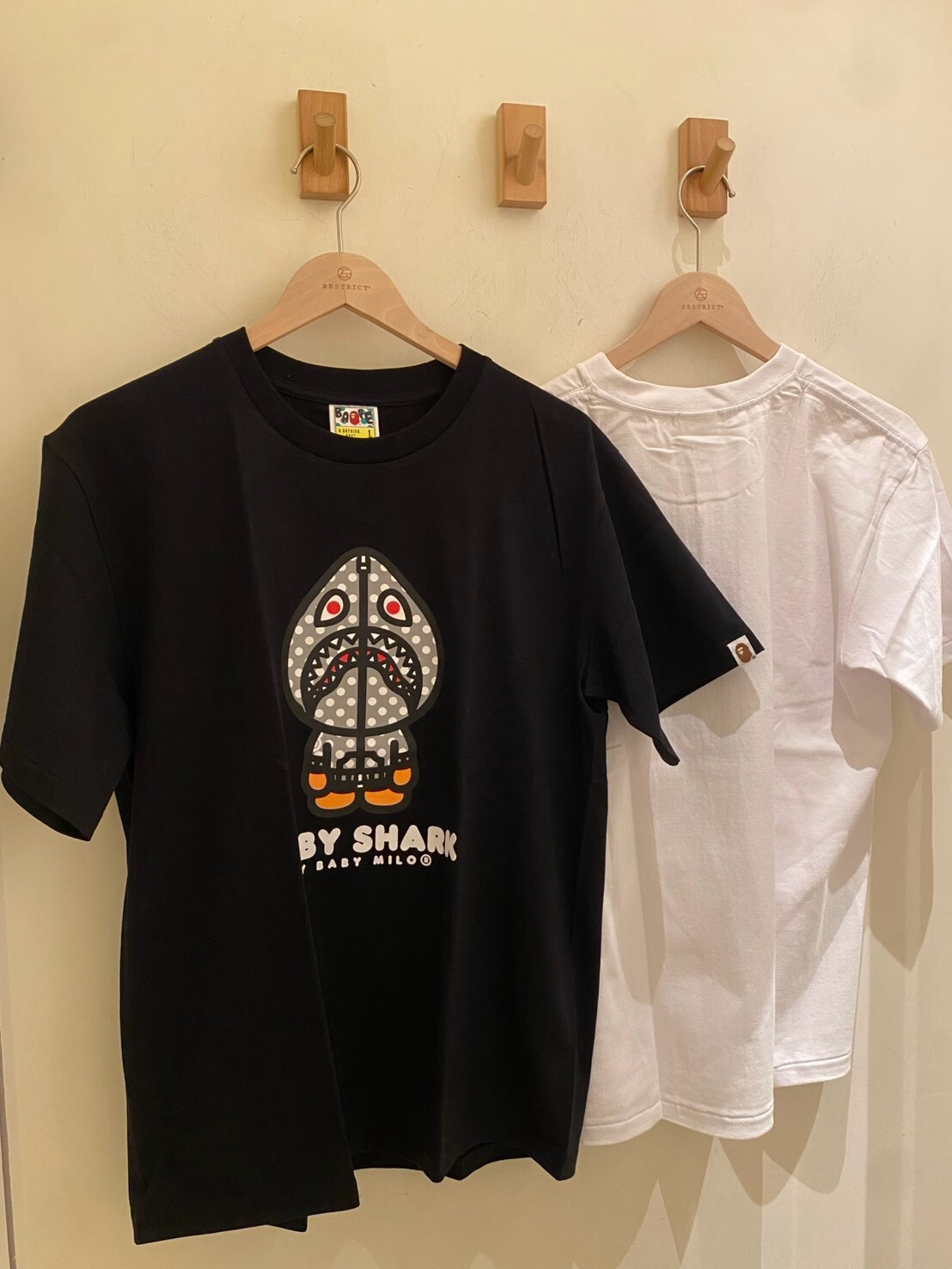 BAPE  Baby Milo Shark 鯊魚外衣短T