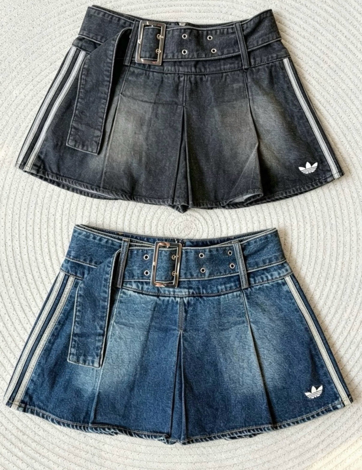 【Luxury】 ADIDAS ORIGINALS 三葉草愛迪達女子時尚百搭牛仔百褶短裙 辣妹風 運動 牛仔裙 KX3049 KX3050