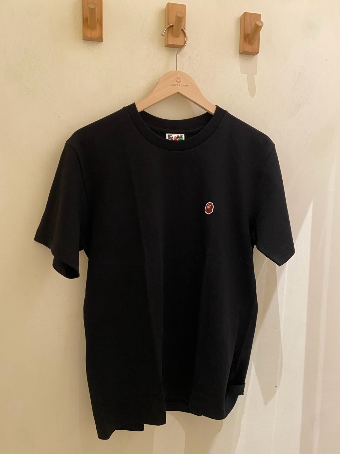 BAPE 經典刺繡小猿人頭短 T