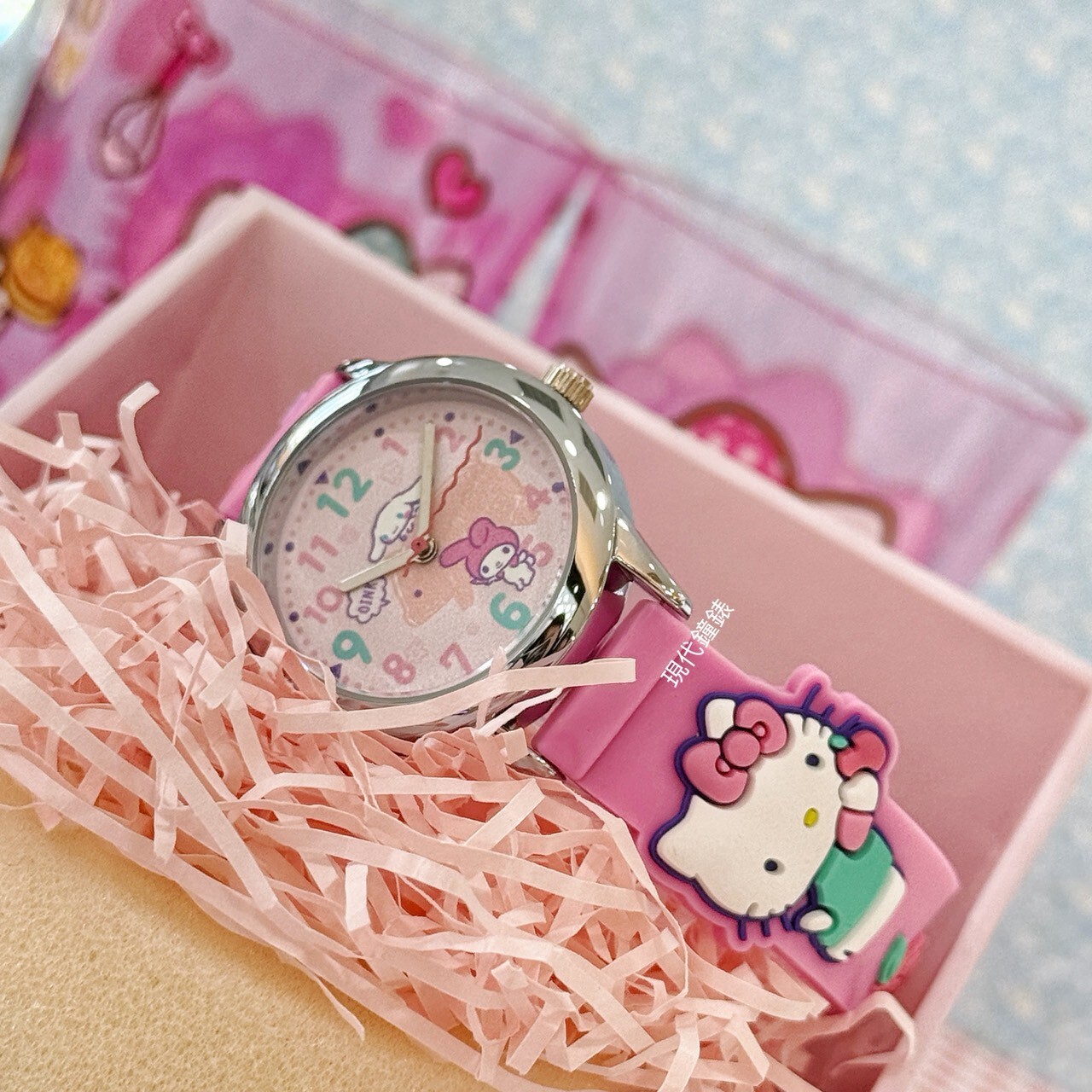 【HELLO KITTY】凱蒂貓生動迷人立體豬豬圖案手錶 KT077LWPP1 30mm 現代鐘錶