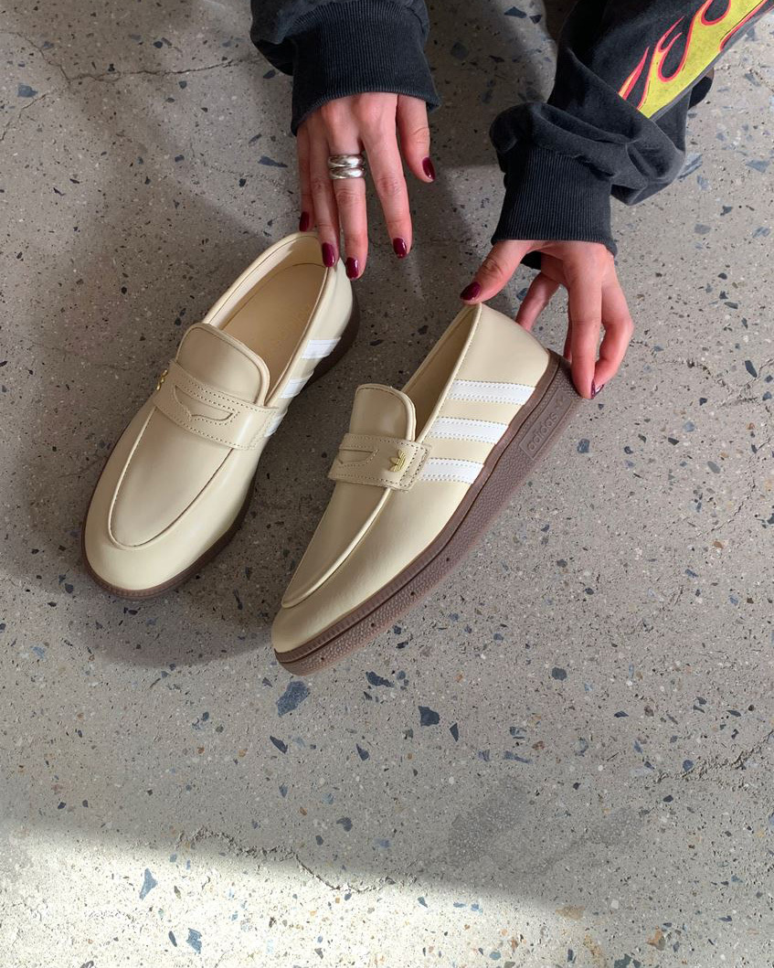 ADIDAS HANDBALL SPEZIAL LOAFER 香草奶油 奶油白 米色 米白 樂福鞋 復古 金屬標 三葉草 男女鞋 KI4774 / 預購
