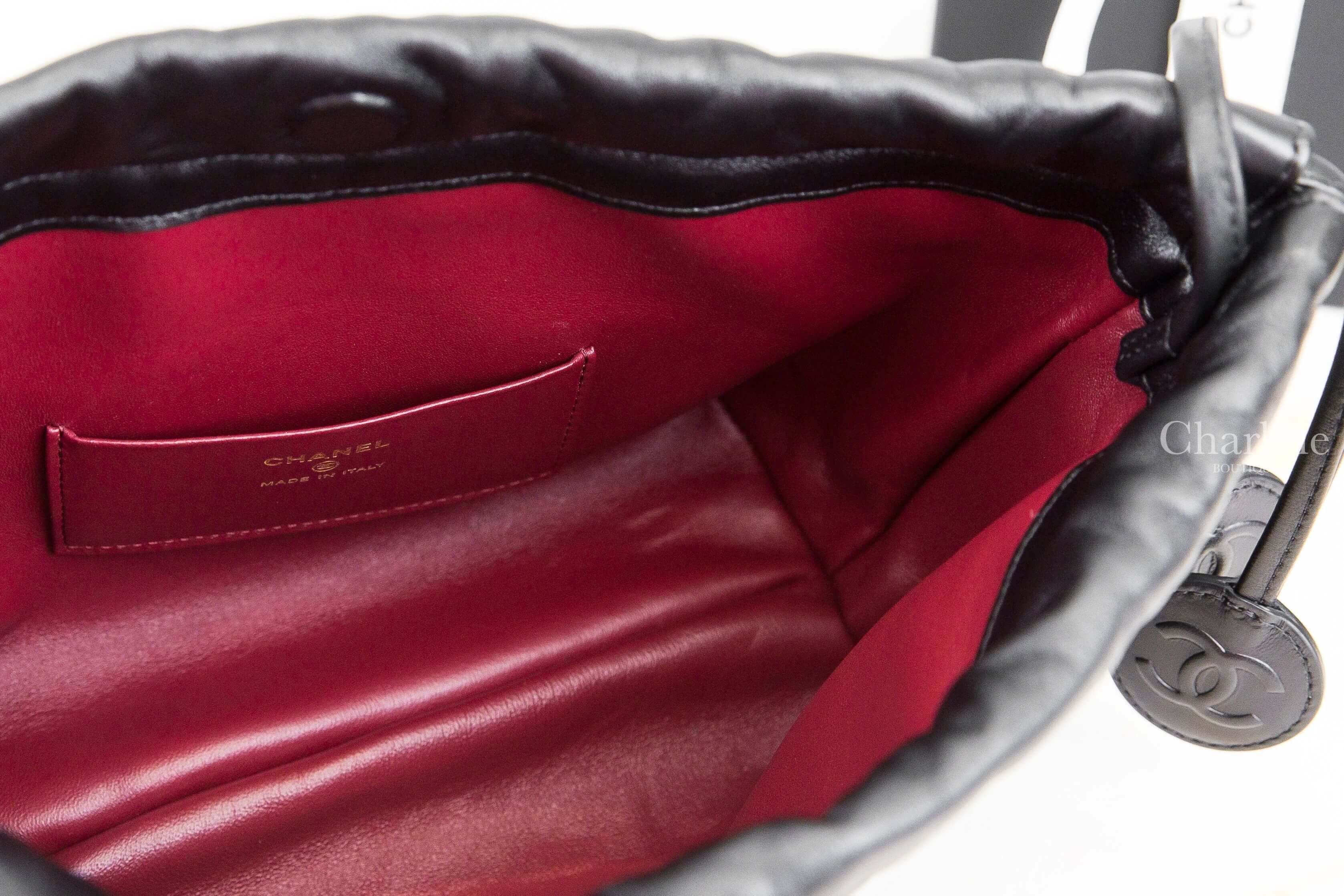 Chanel Clutch With Leather Strap 黑色金CC黑CC圓牌/金色鑰匙圈小羊皮菱格紋酒紅內裡大型束口肩背手拿包-Charline Boutique 精品代購
