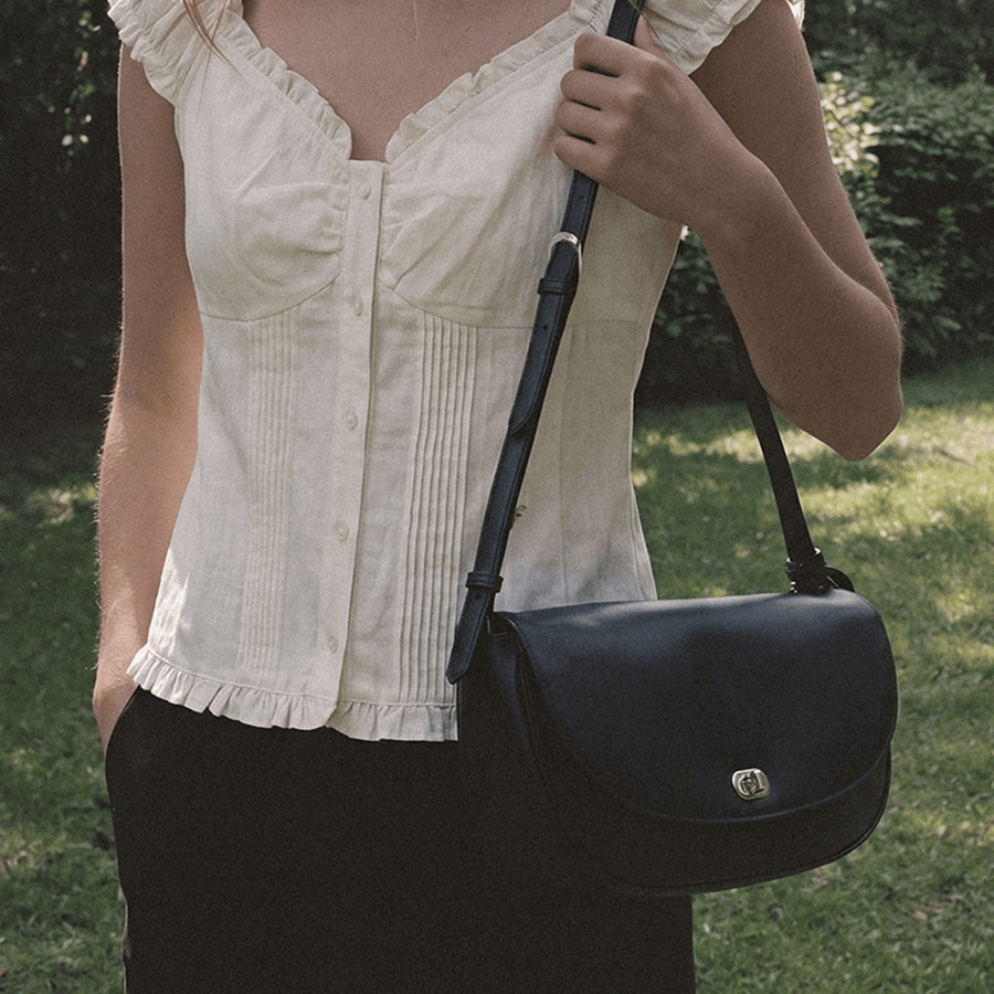 \官方最低價!!/ 飛韓國~$1900!! 入code再減-$100😱✨ Folnua｜LUNE MOON BAG [2 colors] F3