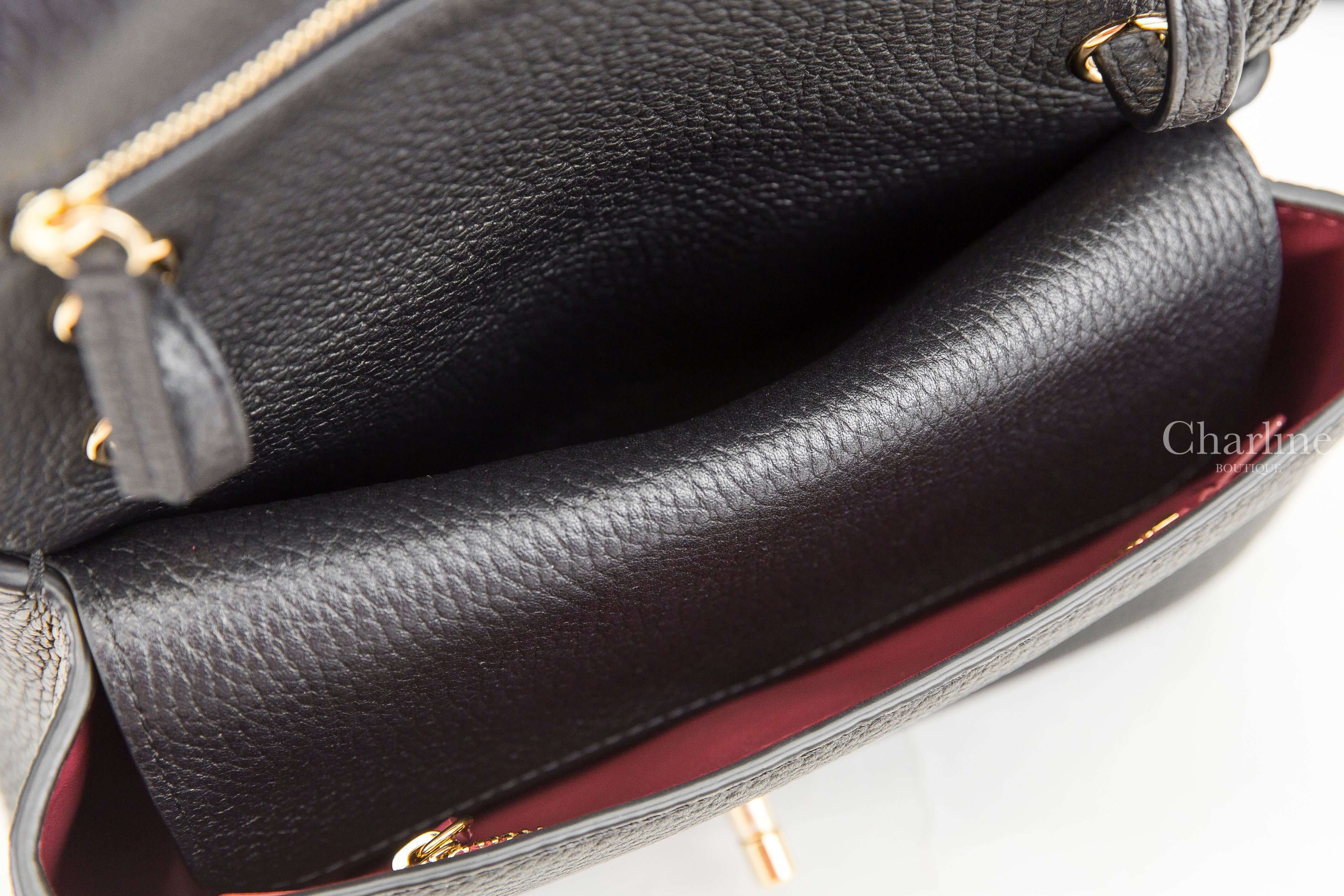 Chanel Mini Flap Bag 黑色金CC酒紅色內裡20cm荔枝小牛皮黑色背帶肩背包-Charline Boutique 精品代購