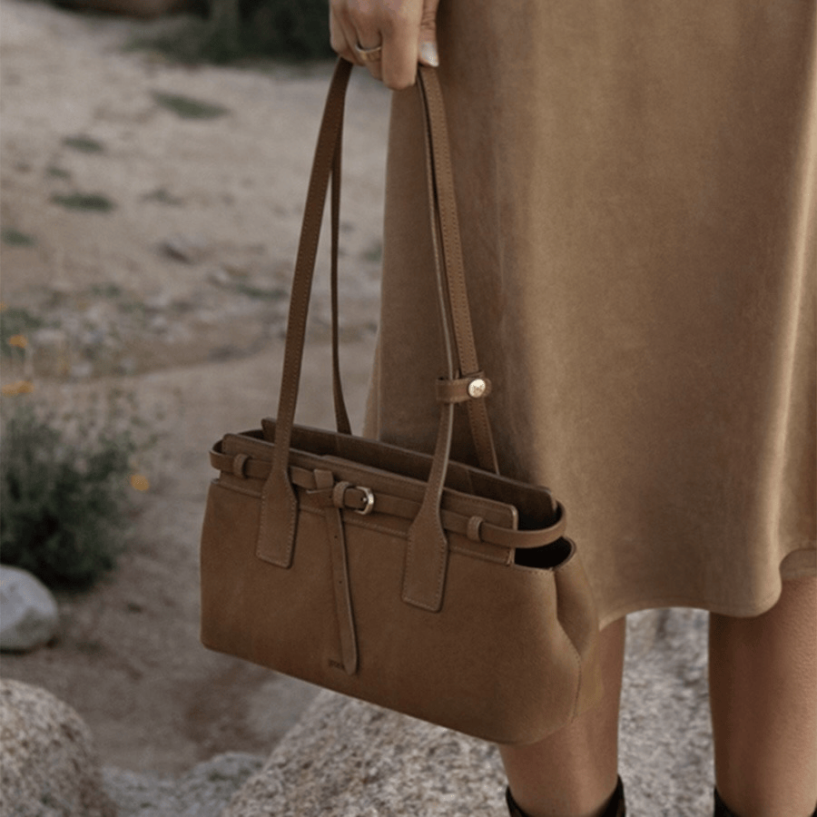 \官方最低價!!/ 飛韓國~$2100!! 入code再減-$100😱✨ Folnua｜JOUR BAG-NUBUCK [2 colors] F11