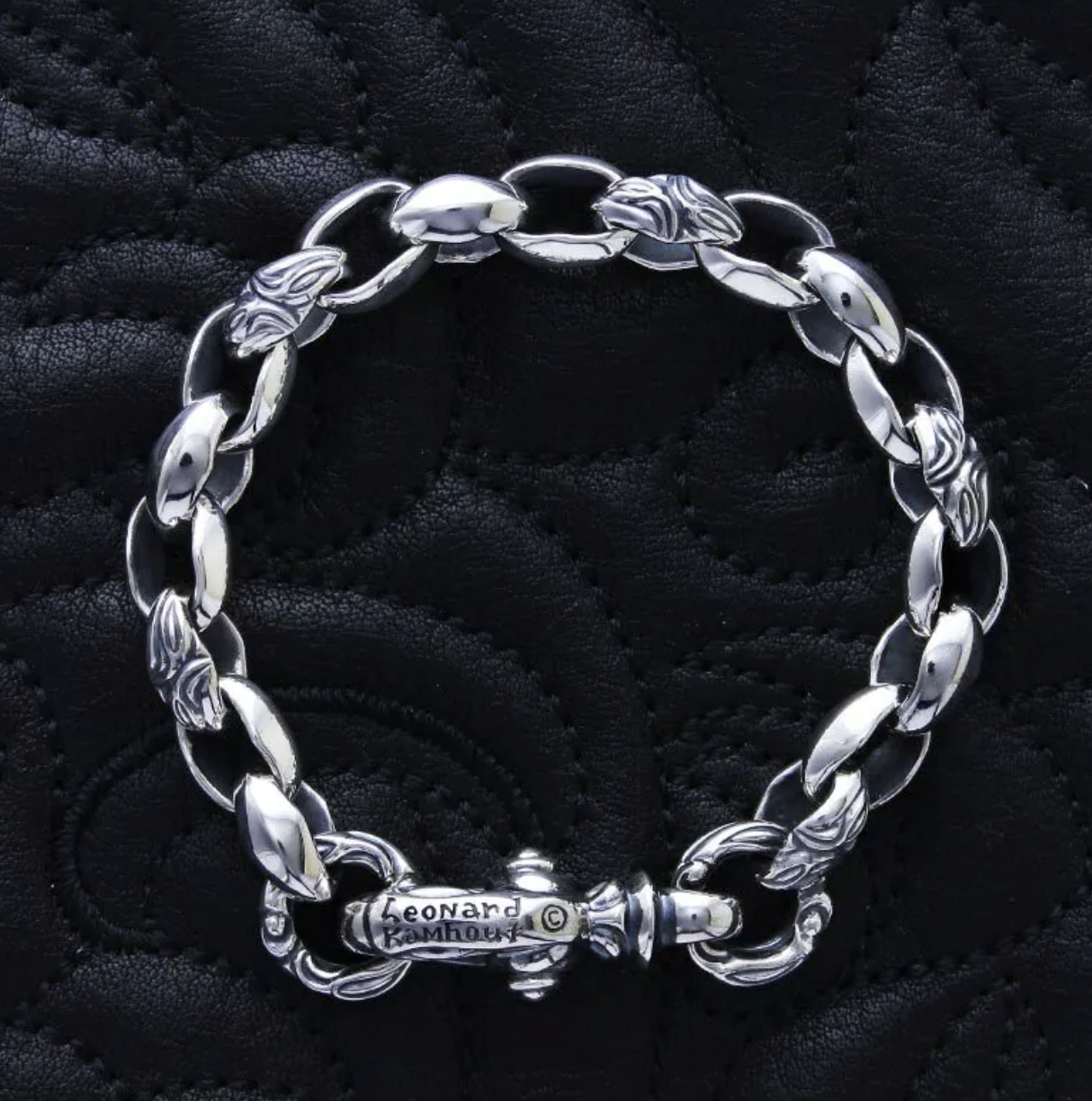Carved Silk Link - Small (Cygnet Circle)