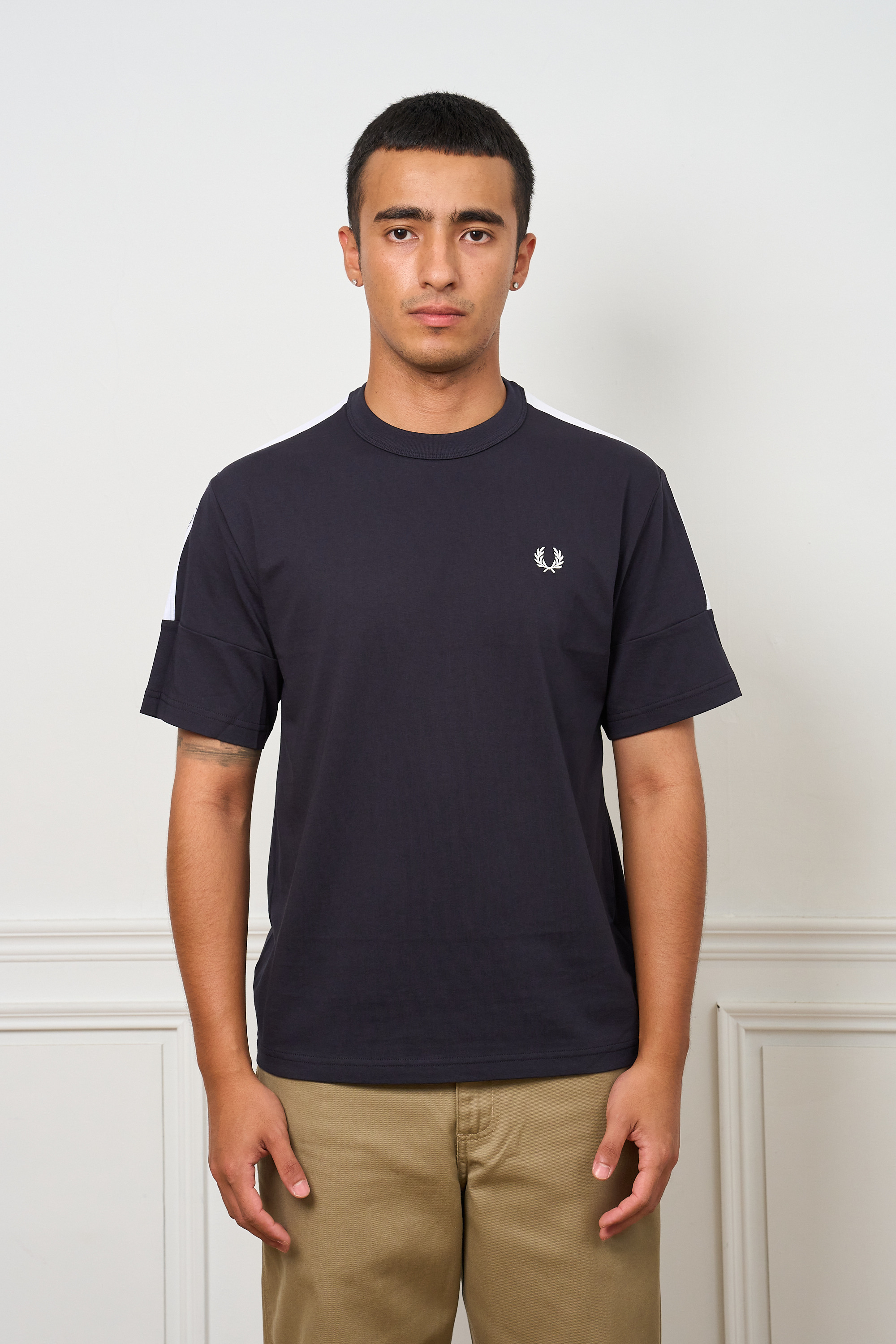 FRED PERRY 串標織帶圓領衫 PRINTED TAPE TSHIRT【M3485】
