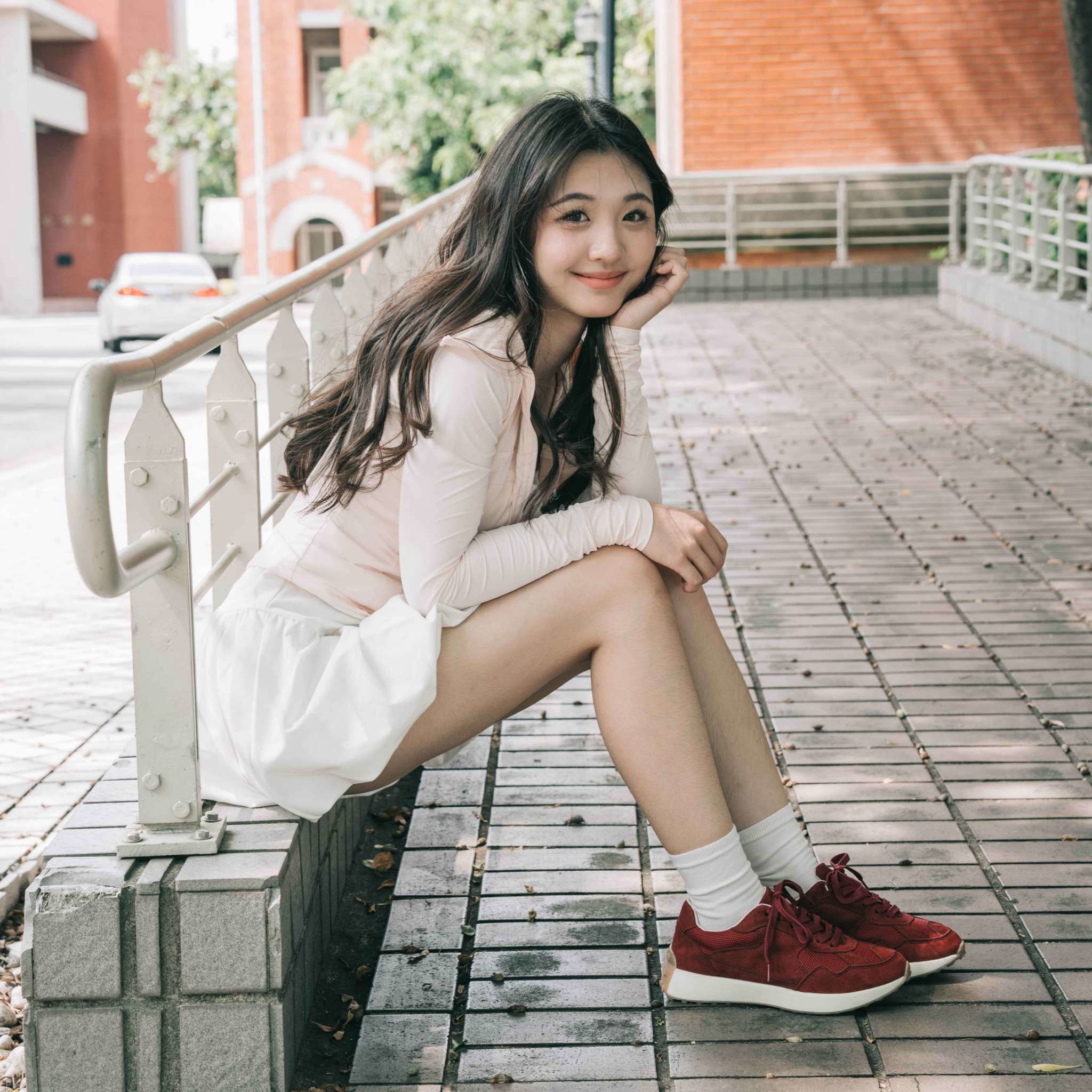 寬腳板女孩的韓系救星！Sanly Joy 波米韓系休閒鞋，完美結合韓國時髦顏值與台灣特製寬楦頭，讓肉肉腳也能輕鬆穿出精緻纖細感。