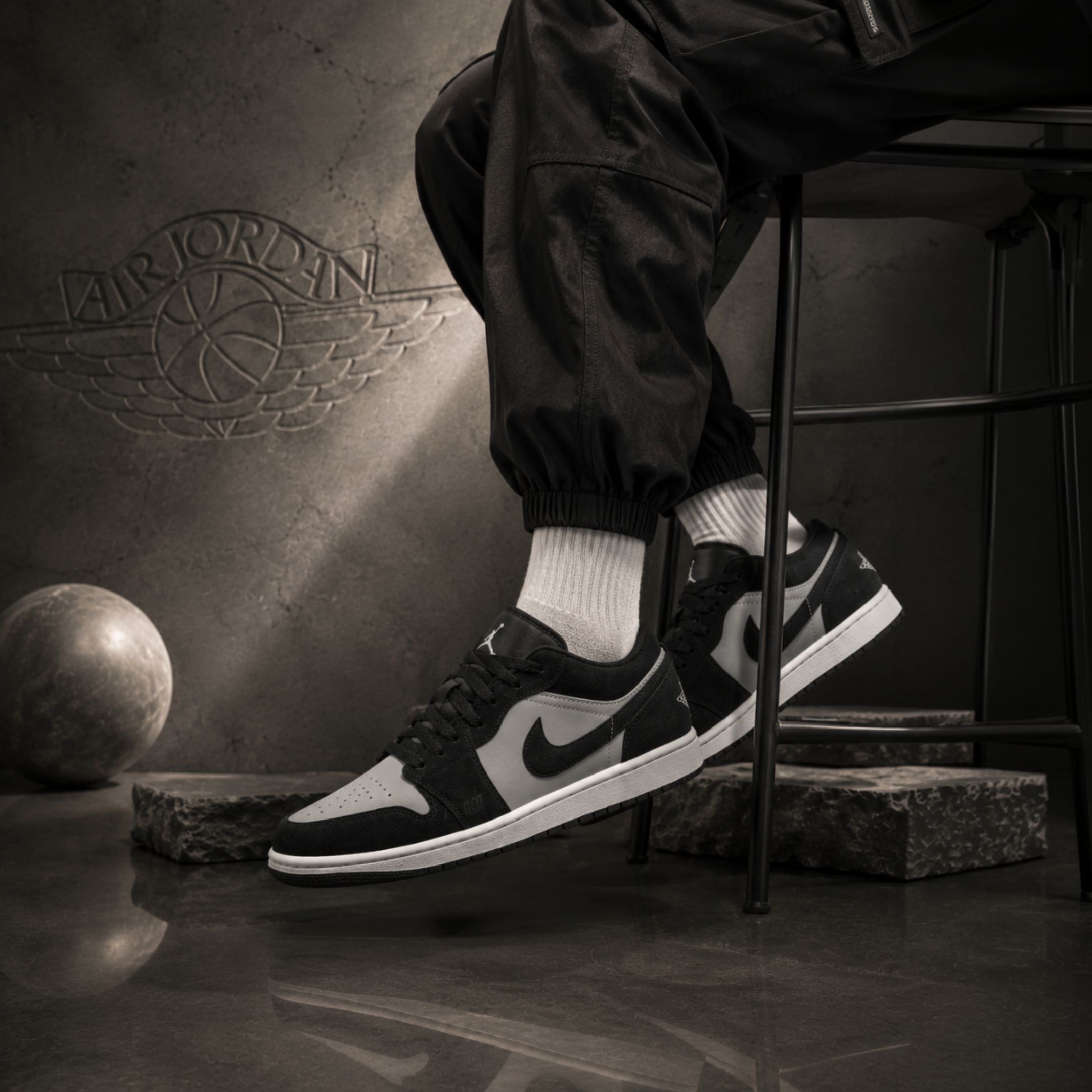 NICEDAY 現貨 Air Jordan 1 Low 麂皮 黑灰 黑銀 灰 菸灰 復古 未來感 553558-048