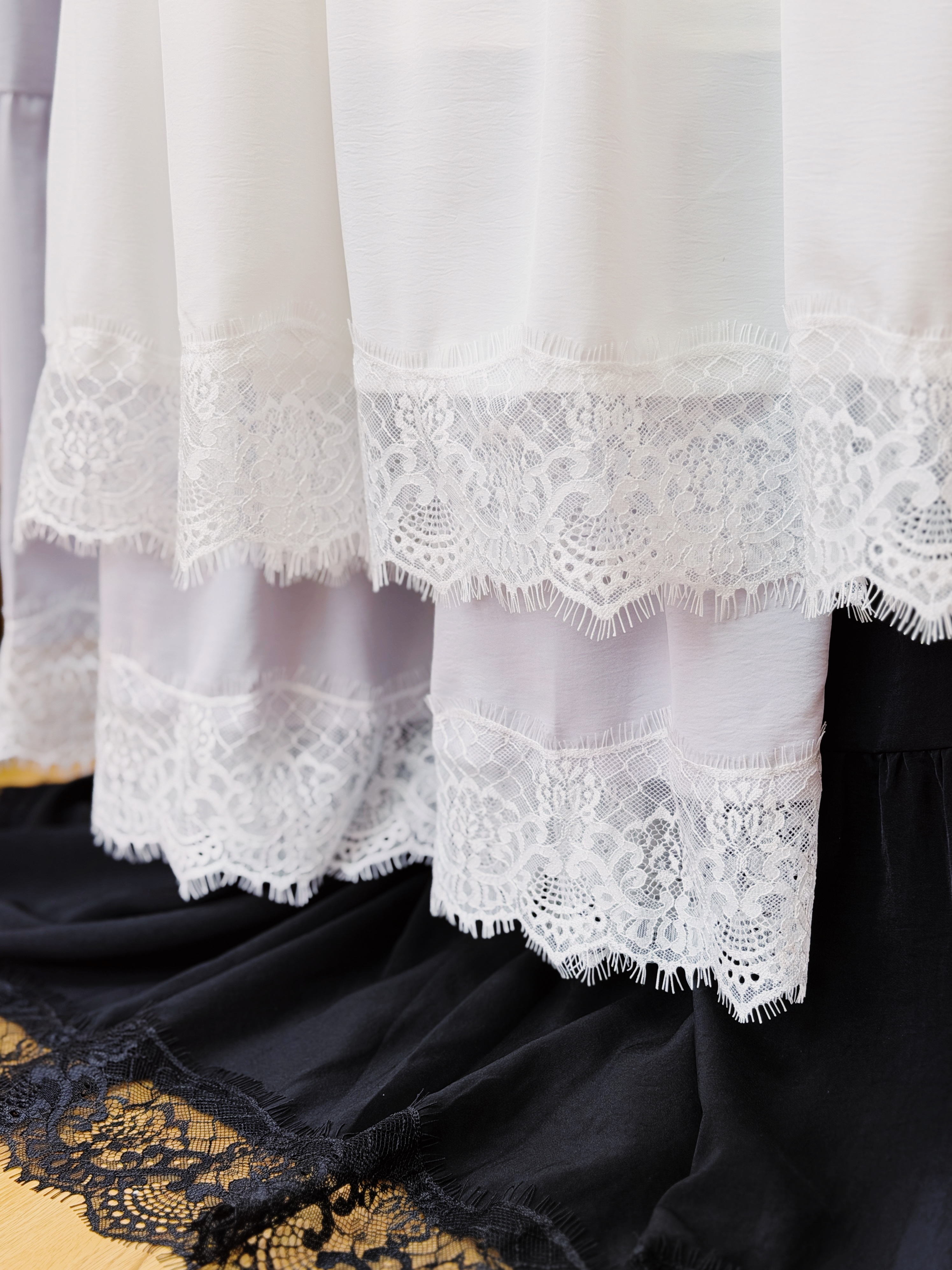 三色 / 氣質感睫毛蕾絲蛋糕連身裙 / Whisper Lace Trim Tiered Cami Dress