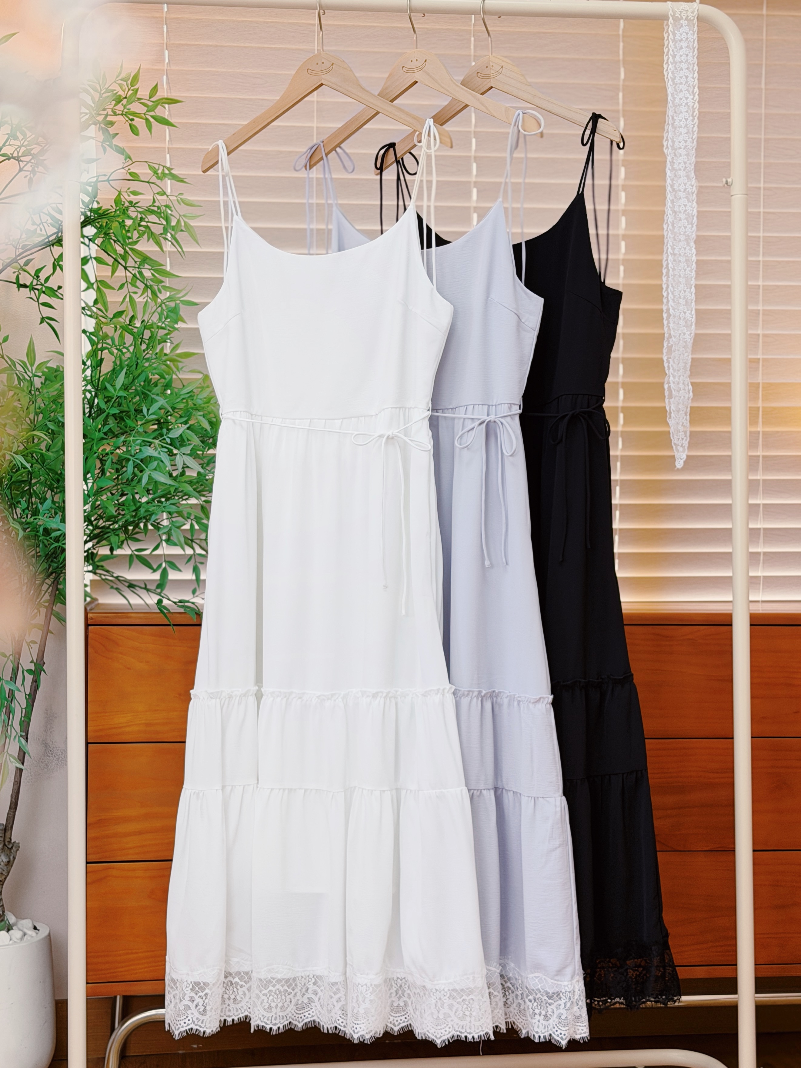 三色 / 氣質感睫毛蕾絲蛋糕連身裙 / Whisper Lace Trim Tiered Cami Dress
