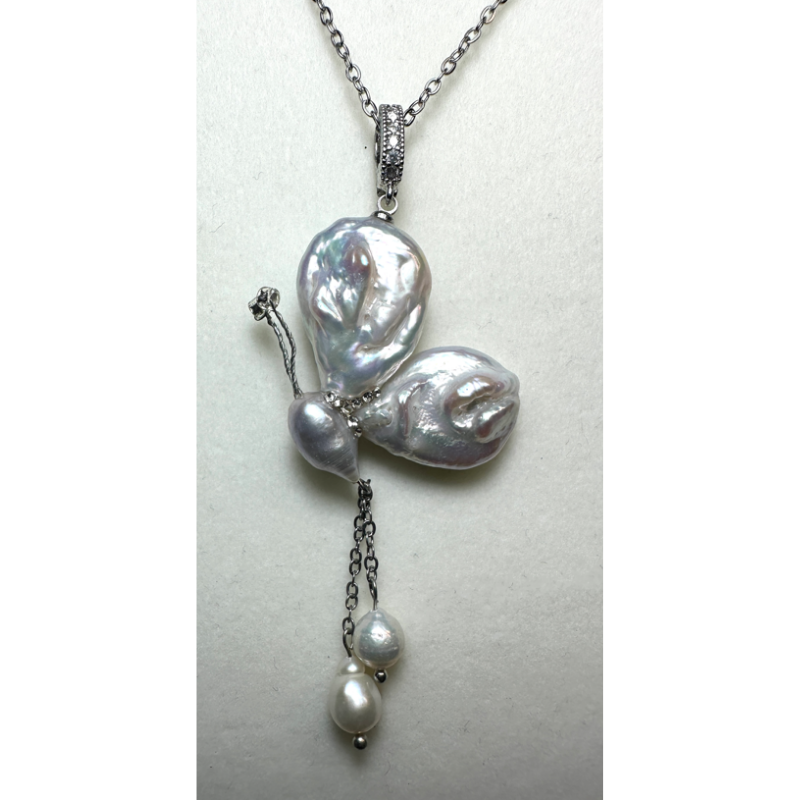 HKAG0821-054 異形珍珠蝴蝶頸鏈 [大 / 銀藍鏡面] (合金鍍銀) (L Size / 25-31MM) (A54)