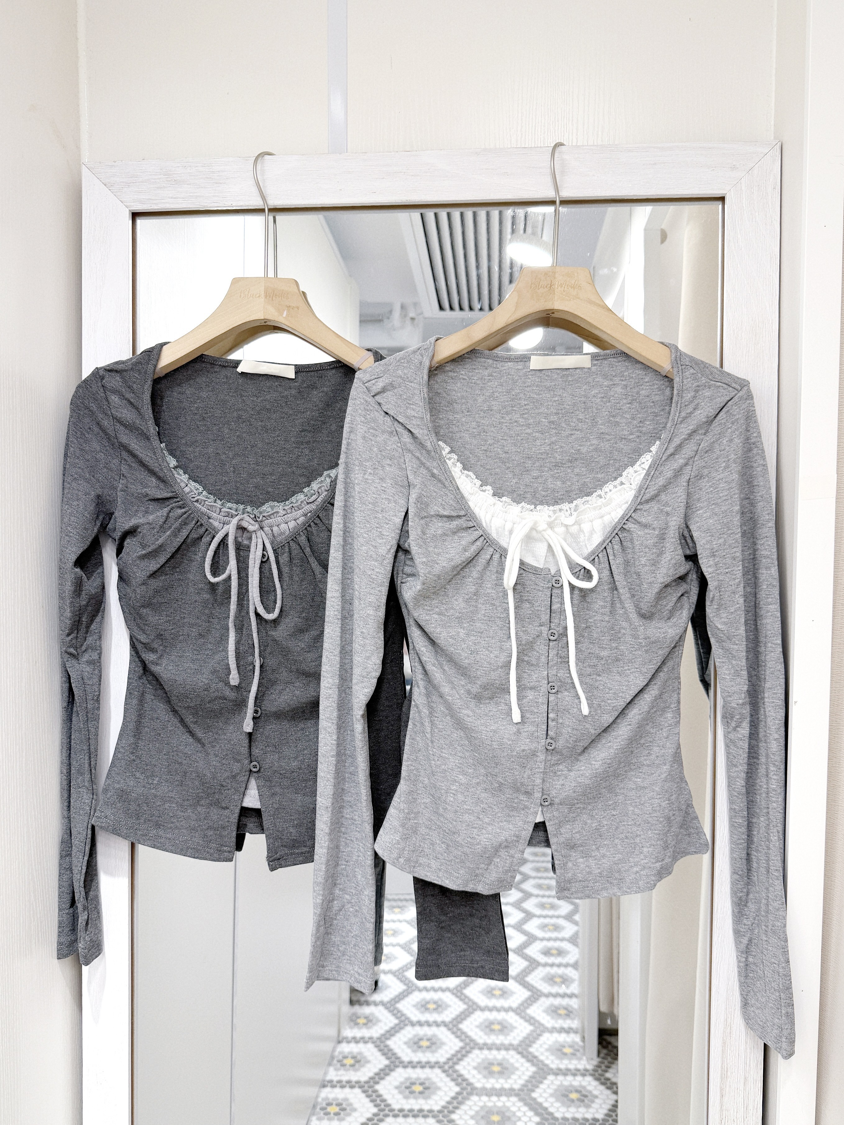 T1644｜灰調蕾絲荷葉邊綁帶修腰假兩件長袖上衣🎧⋆⁺₊✧