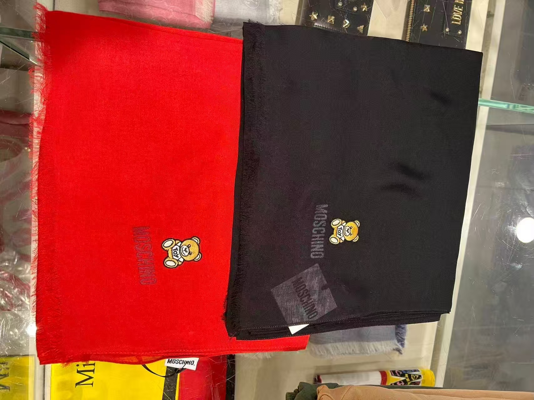 【預購】Moschino H082100 小熊圍巾