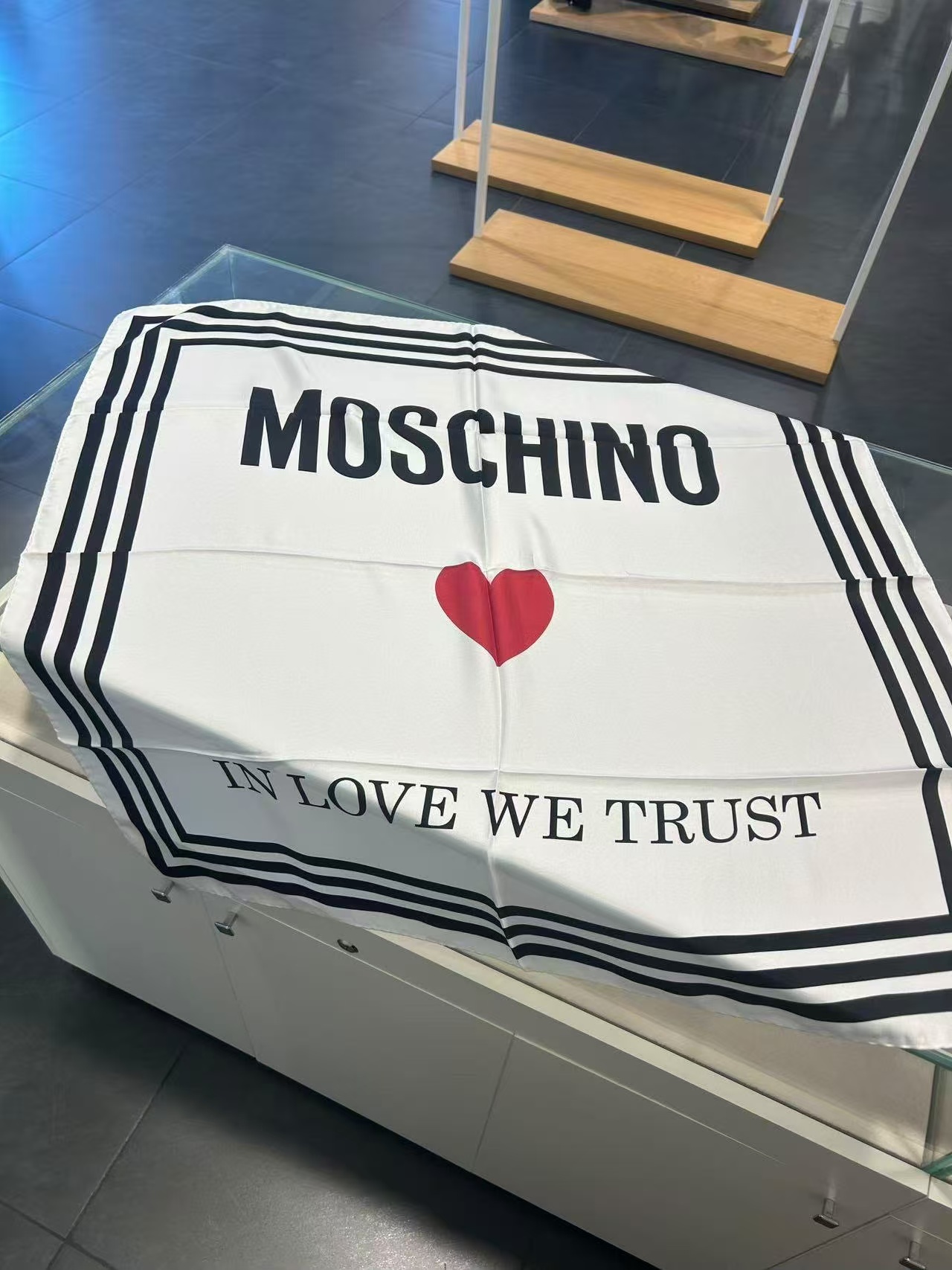 【預購】Moschino H082101 方形絲巾