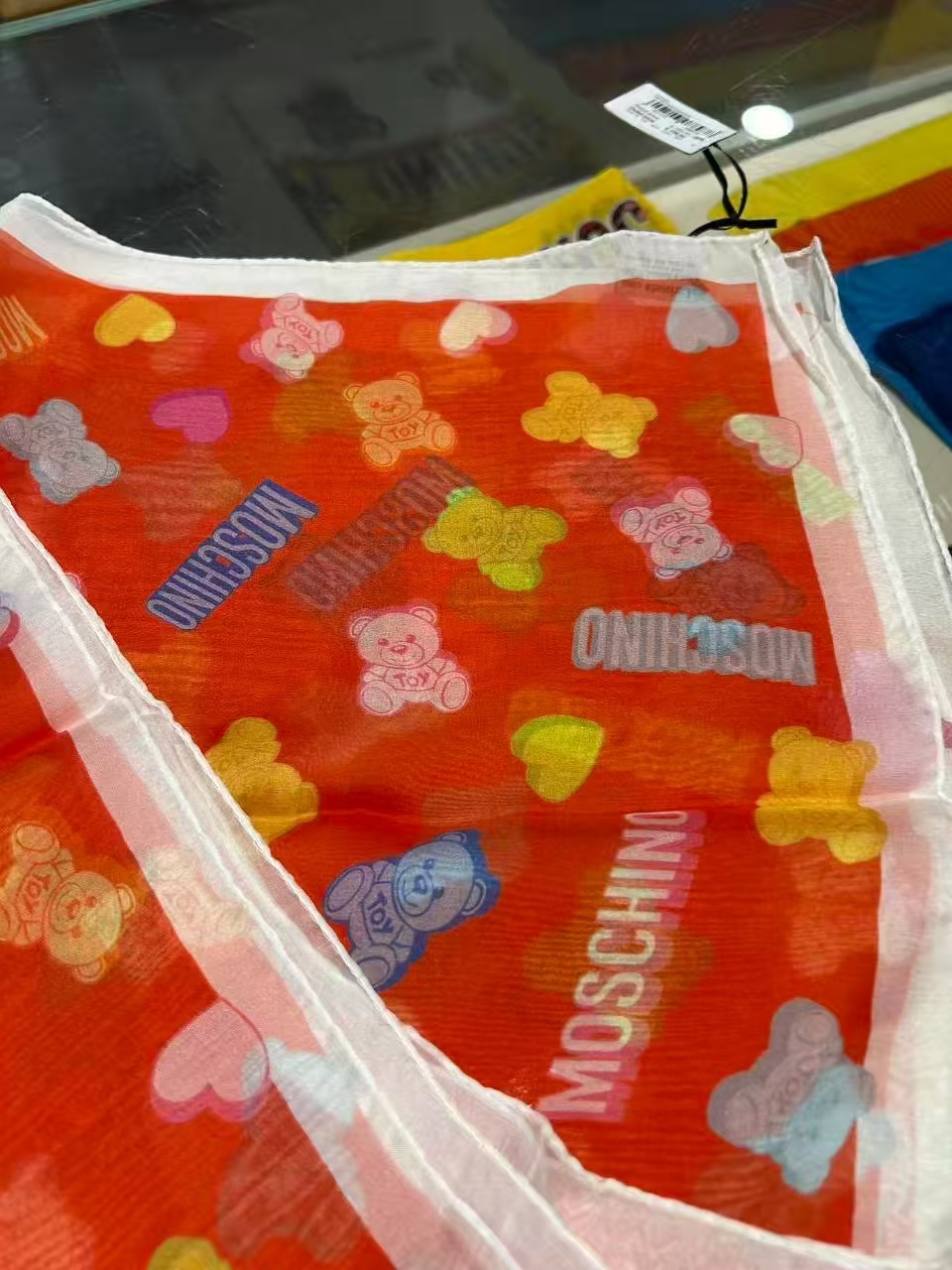 【預購】Moschino H082102 印花絲巾 (紅色)