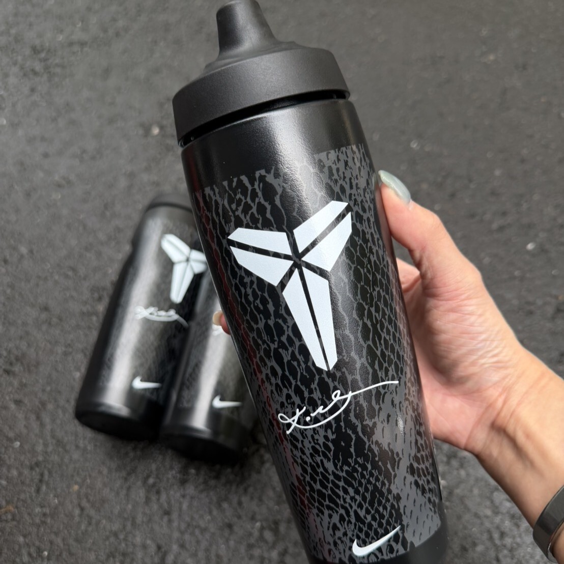 Nike REFUEL 0.7L 擠壓式運動水壺 IW7937-077