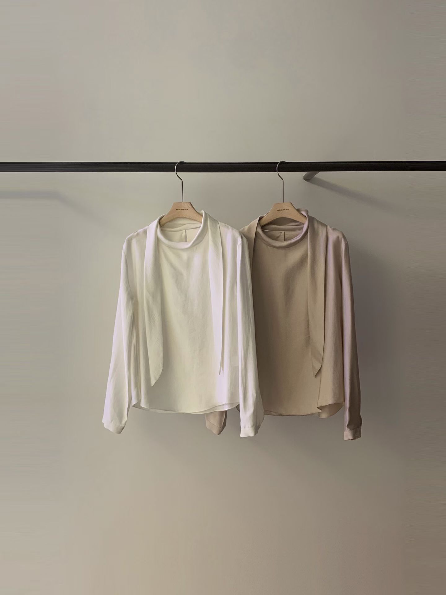 AB26105 Round Tie BL