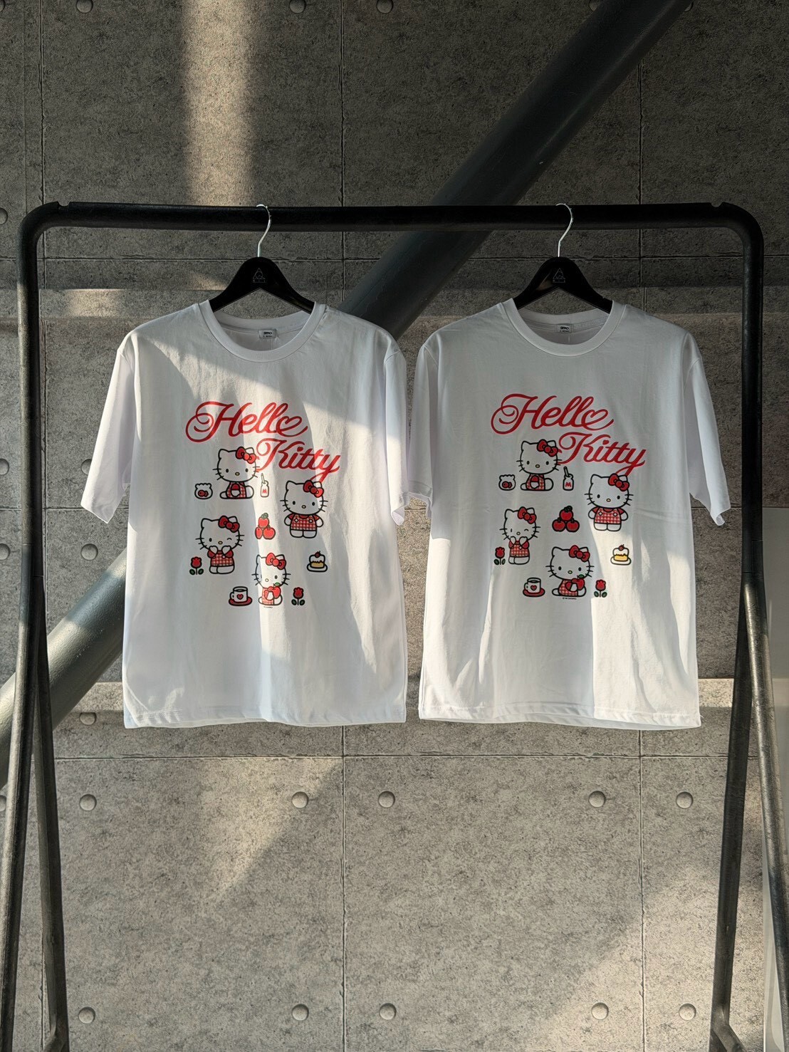 SPAO x 三麗鷗 聯名限定 Hello Kitty 短袖 T 白色多隻Kitty款