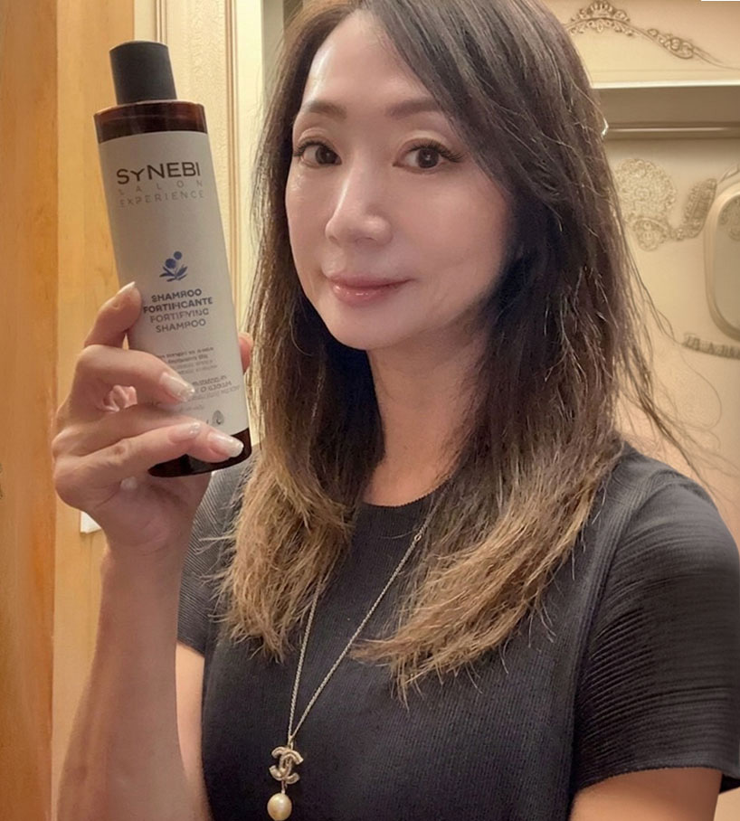 細軟髮、頭髮扁塌、掉髮嚴重、毛躁髮使用 SYNEBI 強健洗髮精的真實心得，使用後感受到頭髮能維持整天的蓬鬆感，頭皮健康度提升，掉髮也明顯感覺減少。