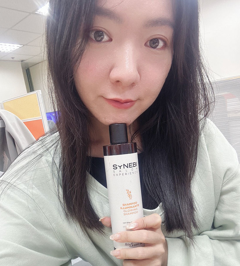 自然捲毛躁髮使用 SYNEBI 摩洛哥亮澤洗髮精的真實心得，吹乾後髮絲較柔順有光澤，改善頭髮毛躁。