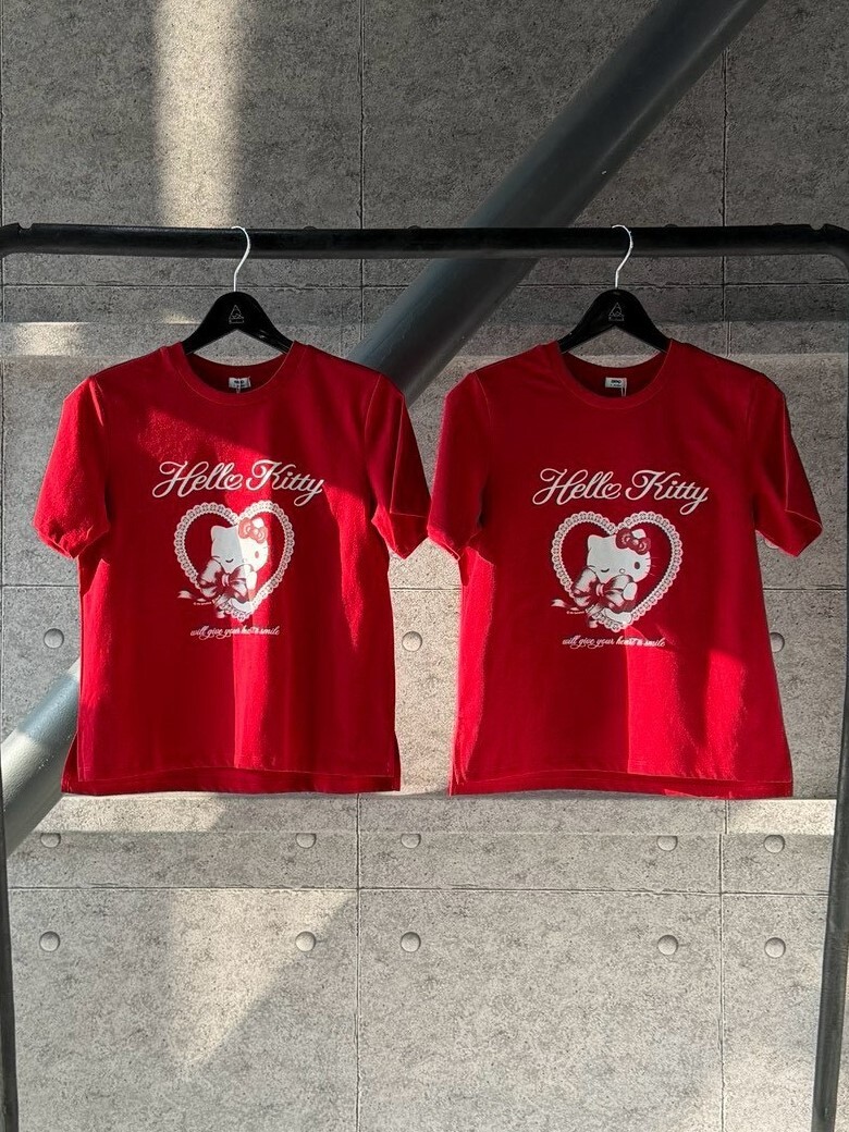 SPAO x 三麗鷗 聯名限定 Hello Kitty 女版短袖 T 紅色愛心款