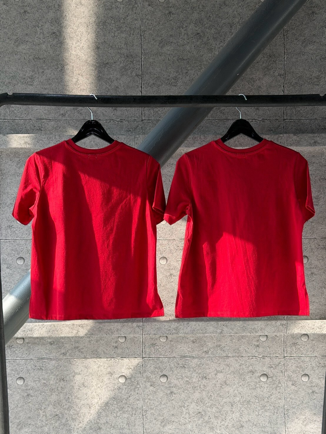 SPAO x 三麗鷗 聯名限定 Hello Kitty 女版短袖 T 紅色愛心款