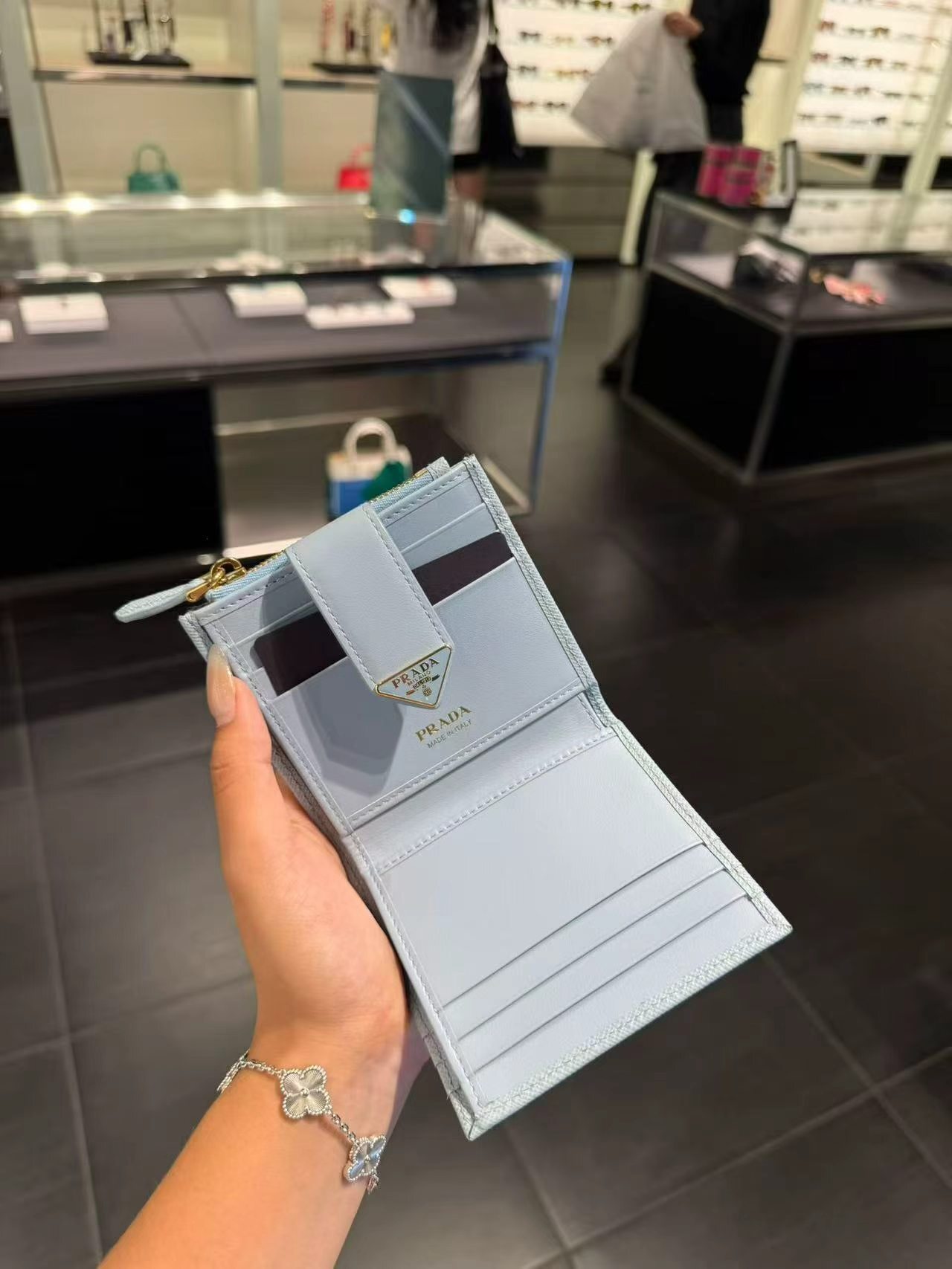 【預購】Prada H082114 Saffiano 雙折拉鍊短夾