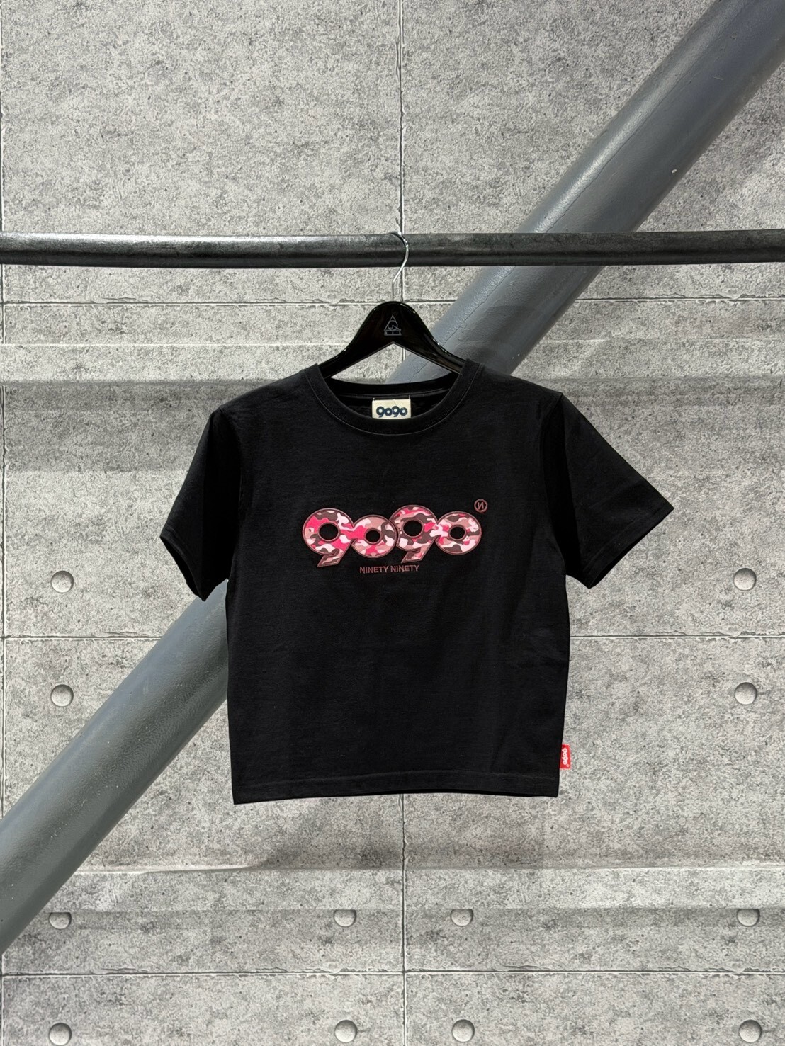 9090 迷彩貼布Logo 女碼短版 短袖 T