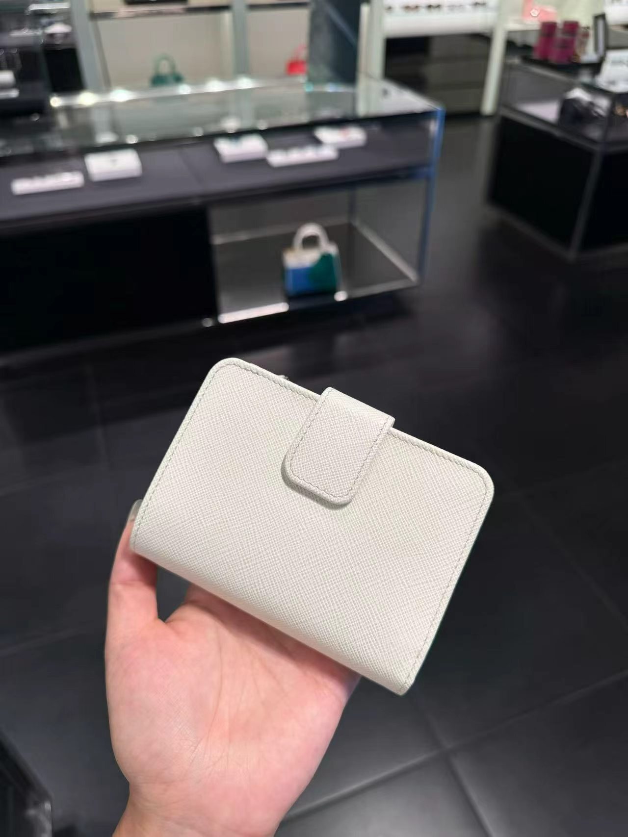 【預購】Prada H082116 拉鏈短銀包 (白色)