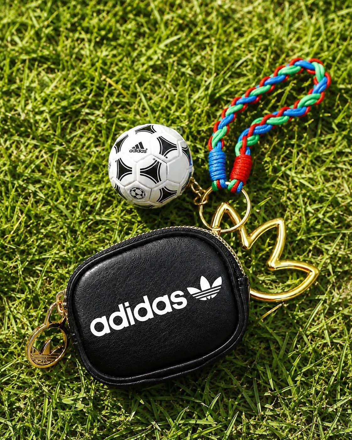 Adidas 世界盃足球 小包吊飾鑰匙圈 (KU8091)