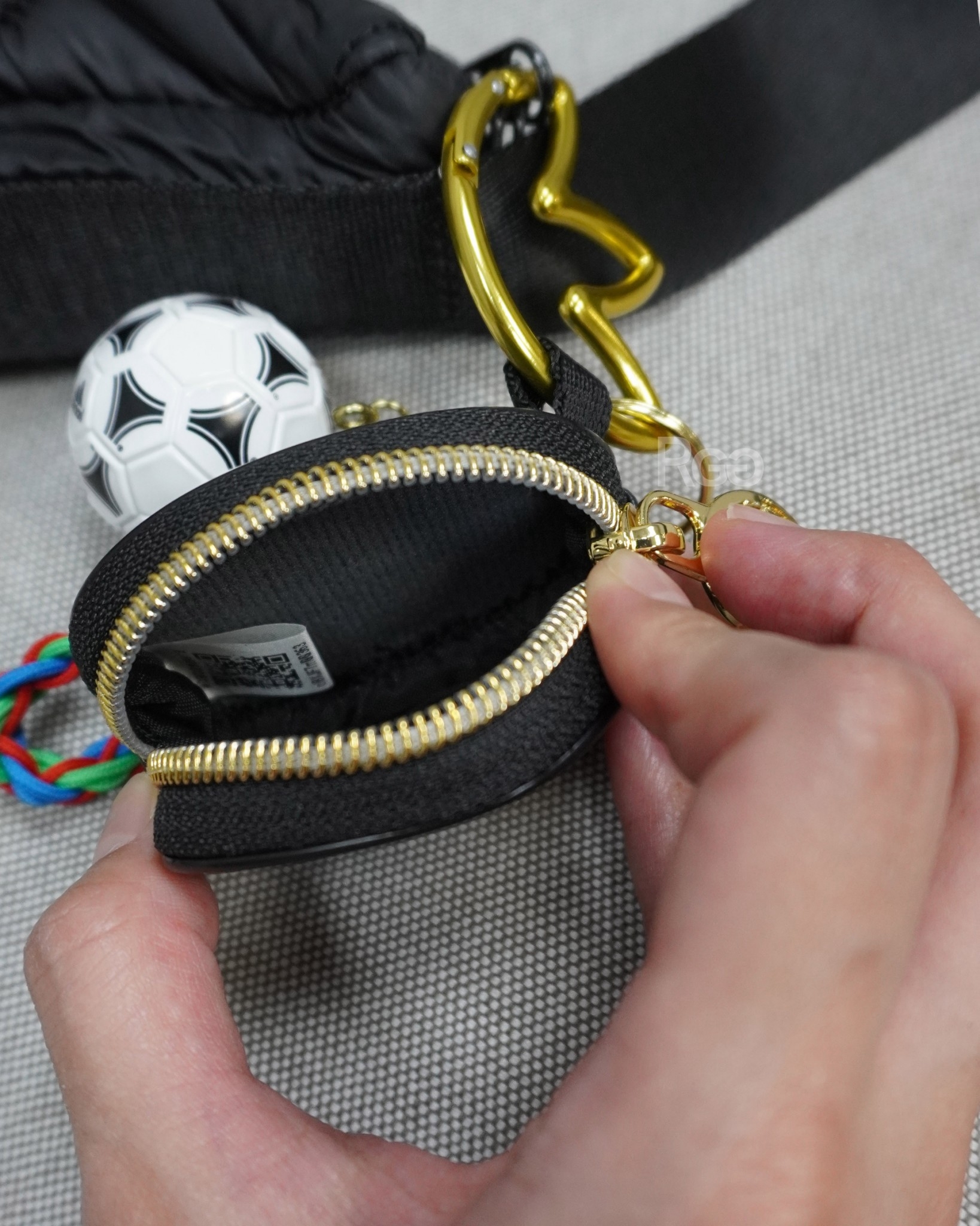 Adidas 世界盃足球 小包吊飾鑰匙圈 (KU8091) 內裡細節示意圖