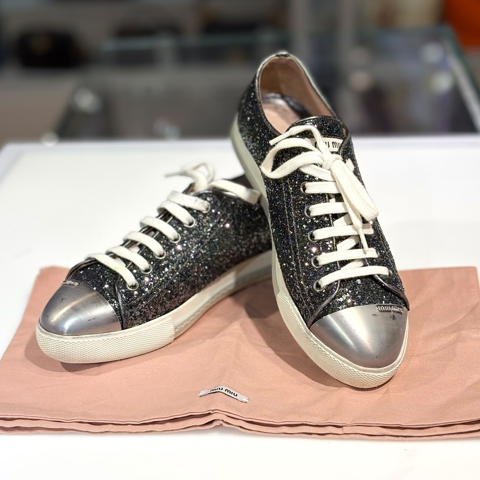 限時1折!!! 95%NEW二手MIU MIUA平底鞋 36.5碼, 銀色閃片,Glitter And Metal Cap, Toe Low Top Sneakers, #香榭站正品