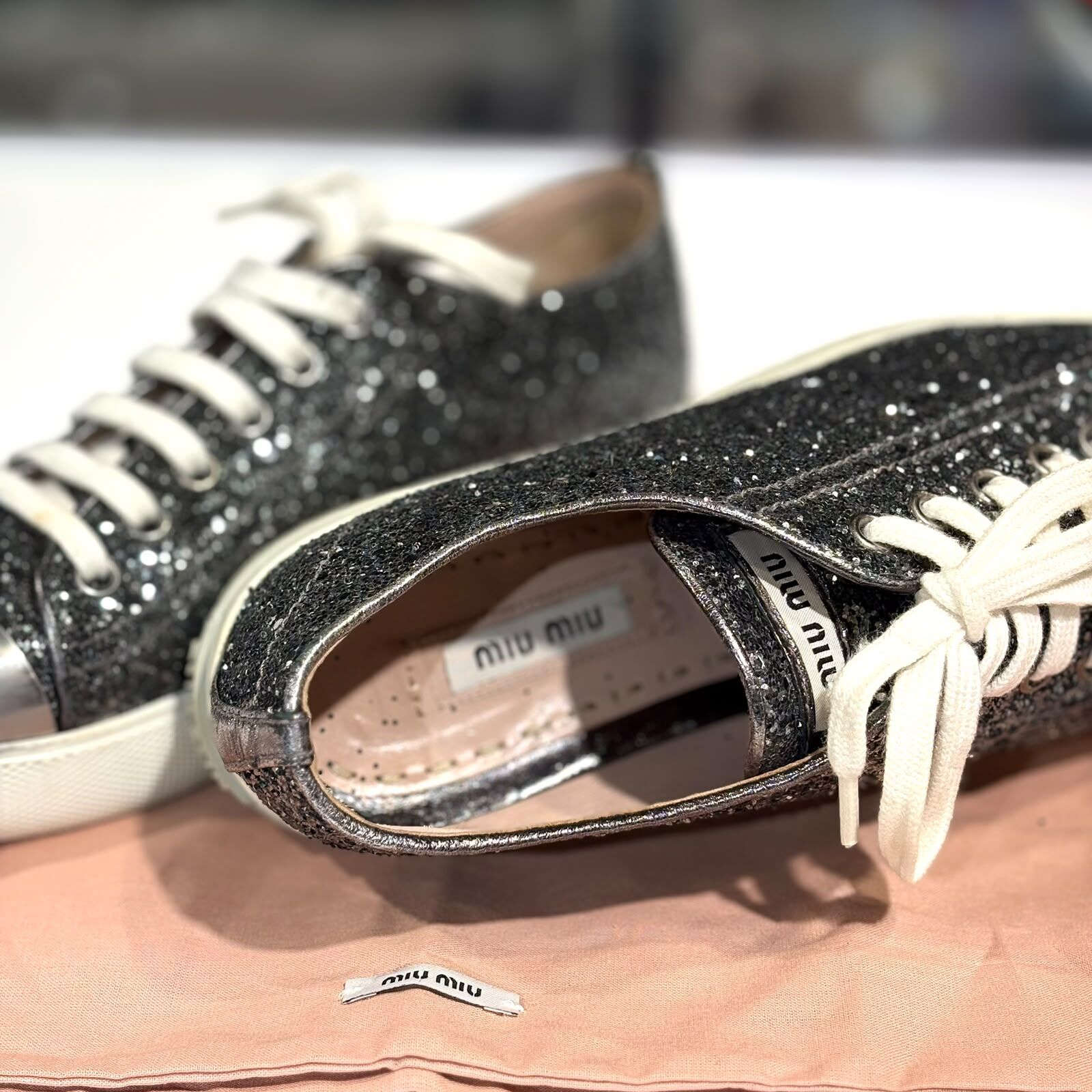 限時1折!!! 95%NEW二手MIU MIUA平底鞋 36.5碼, 銀色閃片,Glitter And Metal Cap, Toe Low Top Sneakers, #香榭站正品
