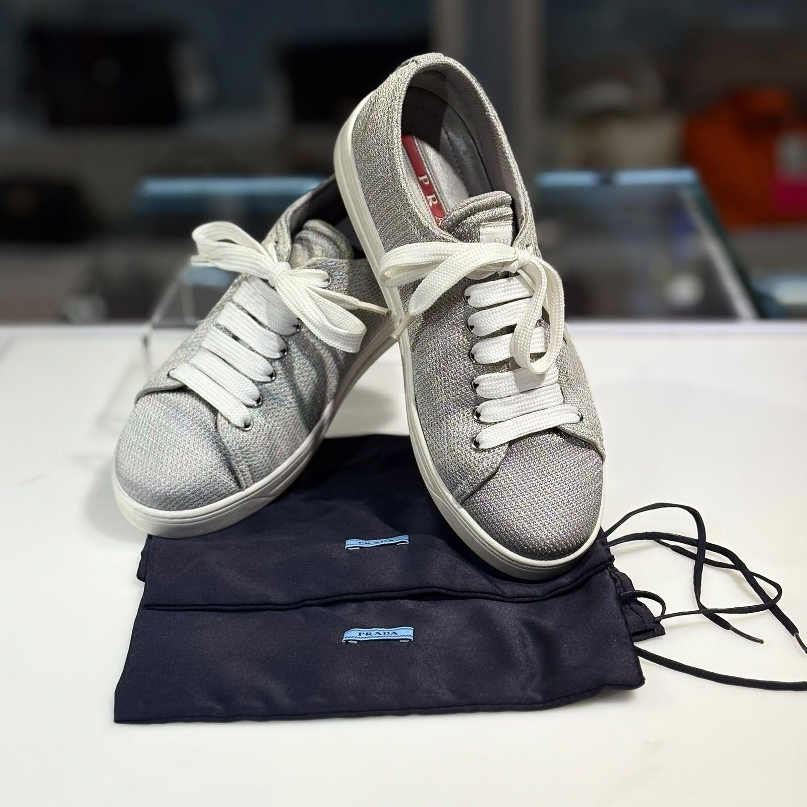 限時1折!!! 95%NEW二手PRADA平底鞋, 36碼, Silver Fabric, Low Top Sneakers, 銀色網面布鞋, #香榭站正品