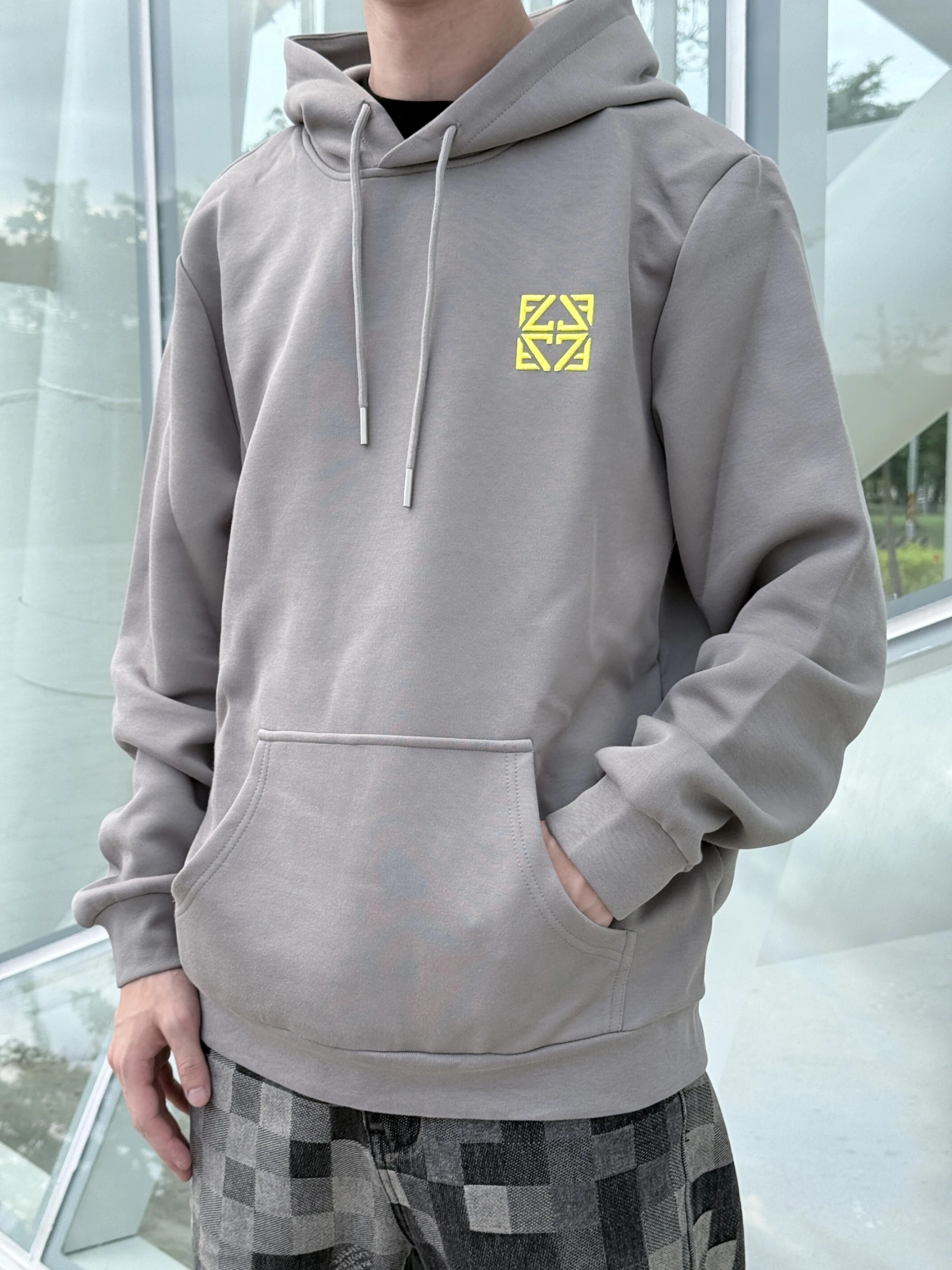 【Freizeit費瑞特】刺繡Logo｜帽T(煙霧灰)