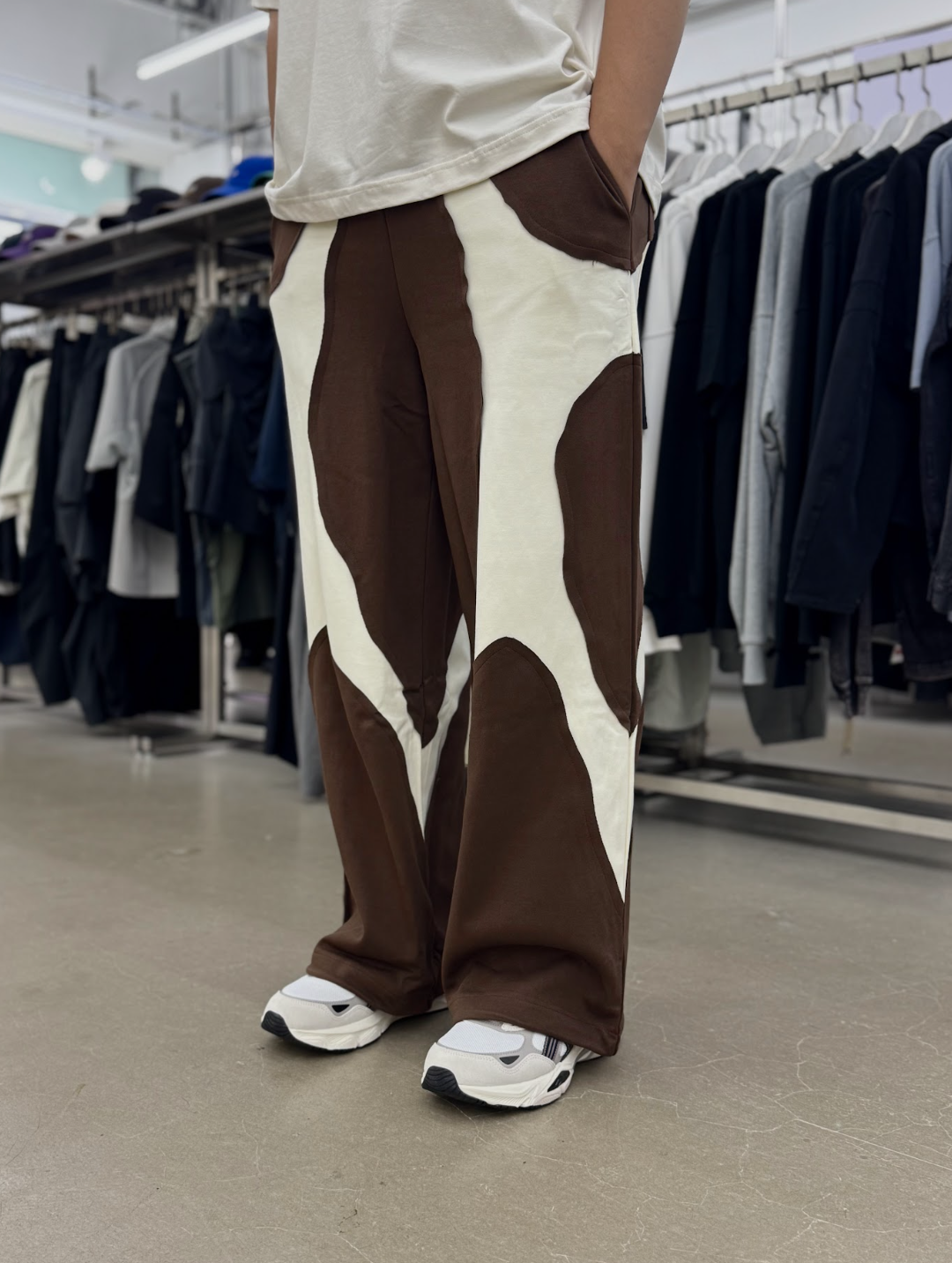 FLEXER8 x Cracked Club NIF Sweatpants - BROWN