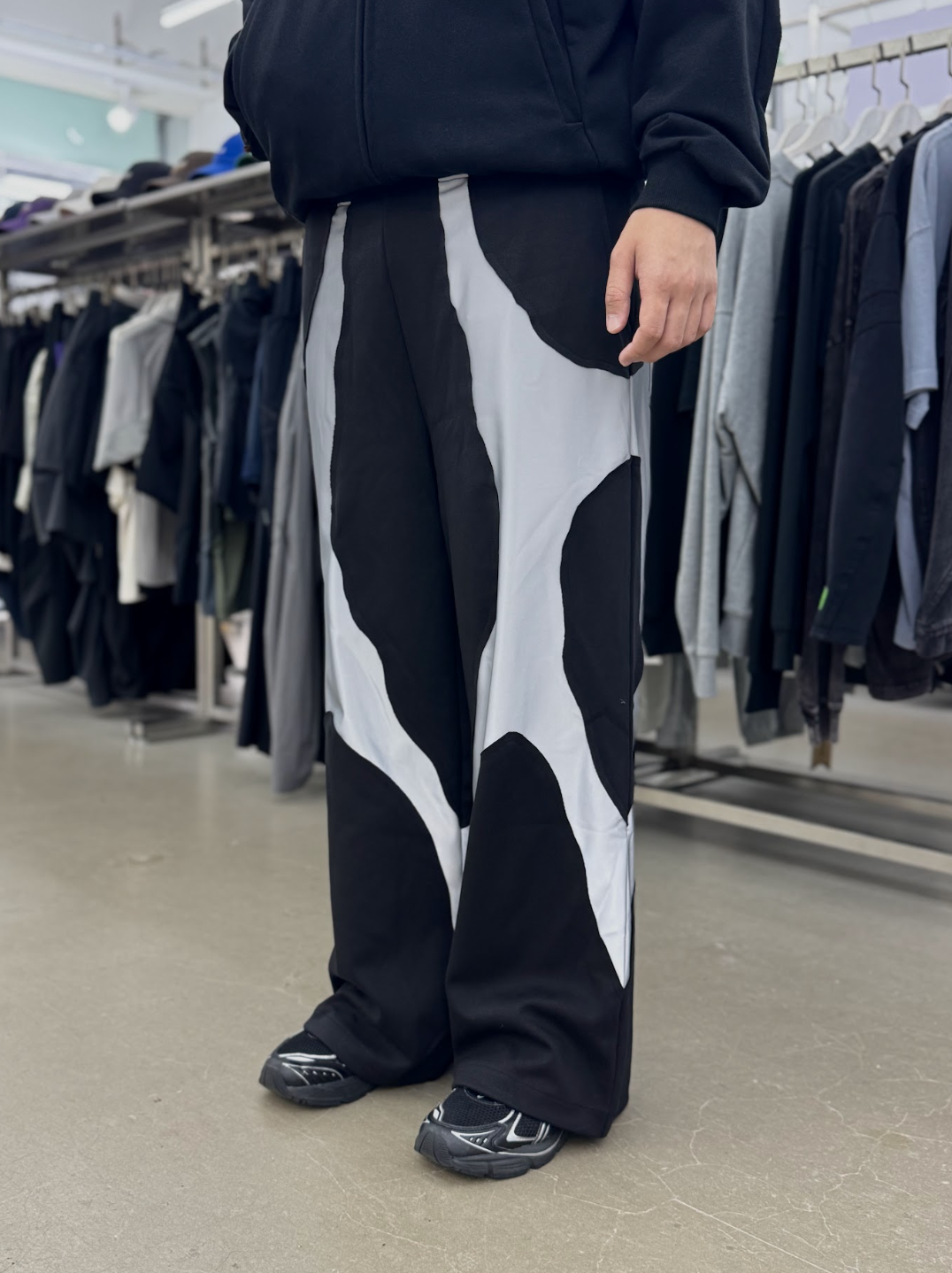 FLEXER8 x Cracked Club NIF Sweatpants - BLACK