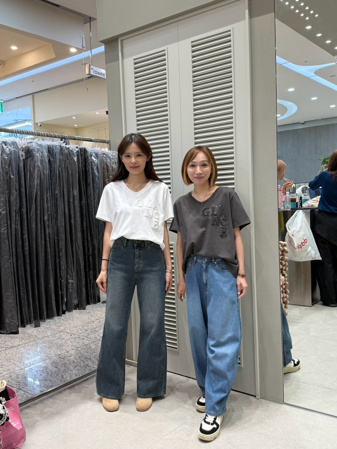 MU7016 立體字母V領Tee