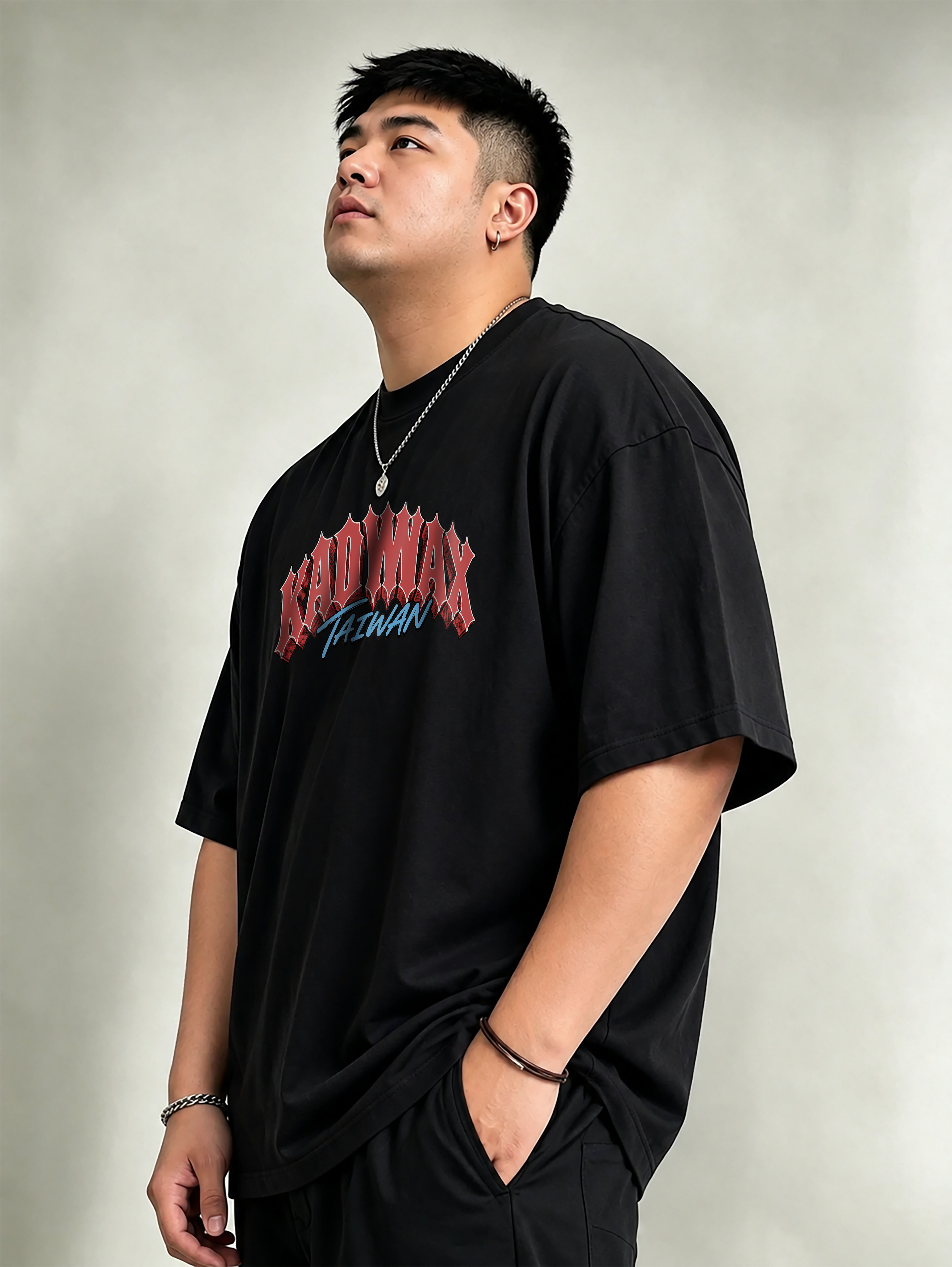 KADMAX大尺碼-大碼復古英文大LOGO短袖TEE〈KMSS2617〉
