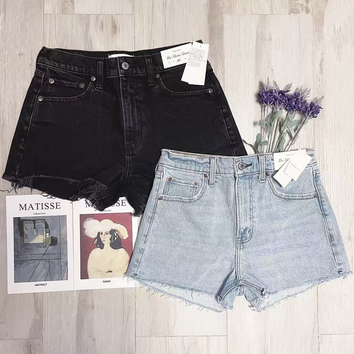 A&F HIGH RISE THE MOM SHORTS