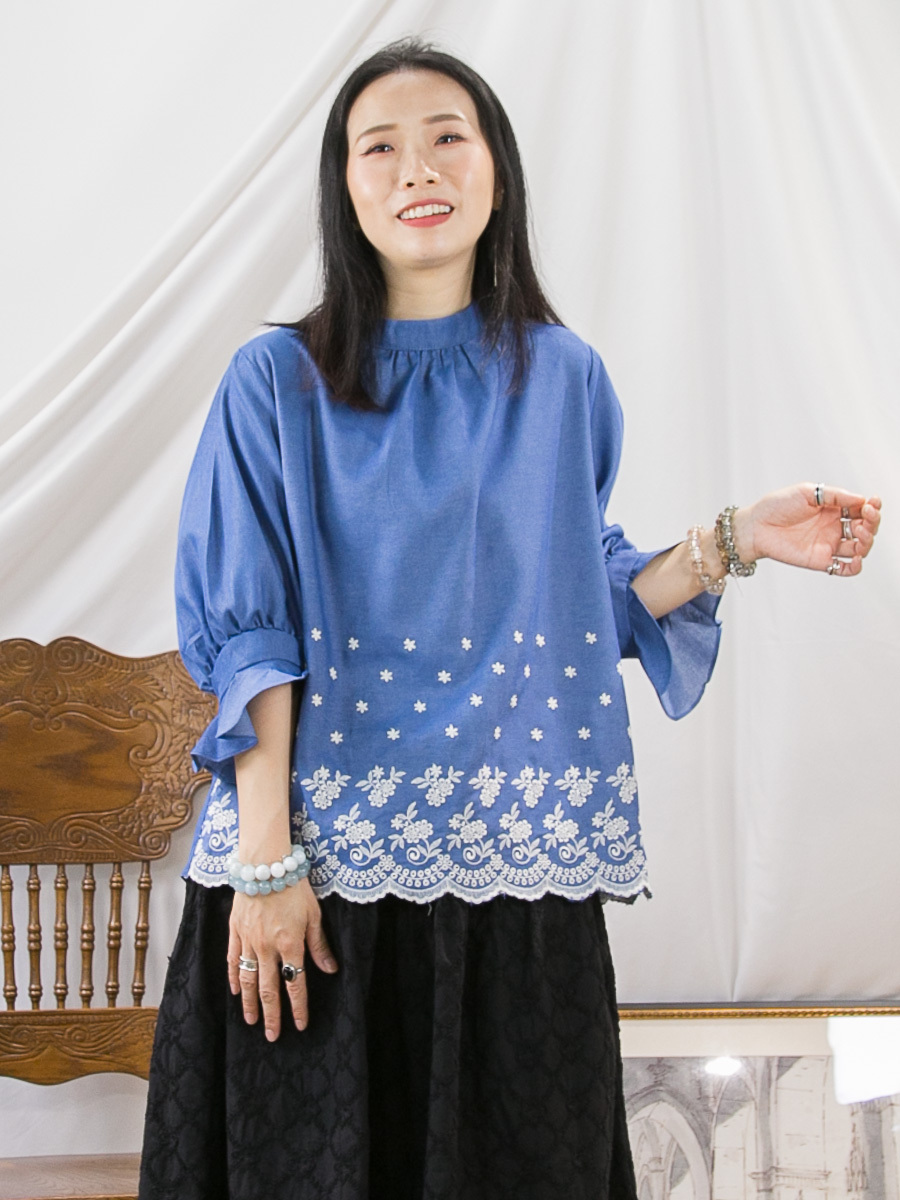 下擺花花刺繡 • 薄牛仔料TOP