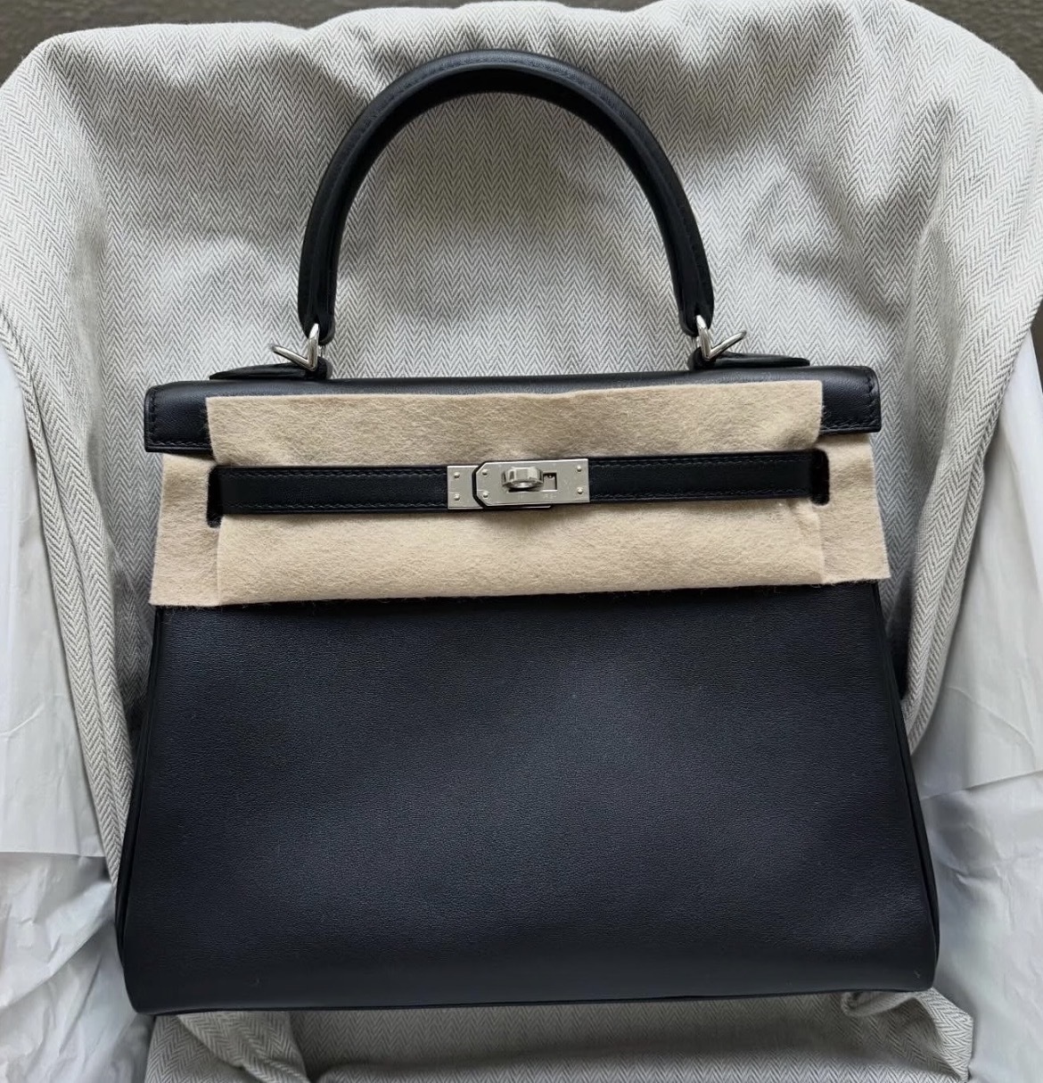 Kelly 25 89 noir ck cheri G