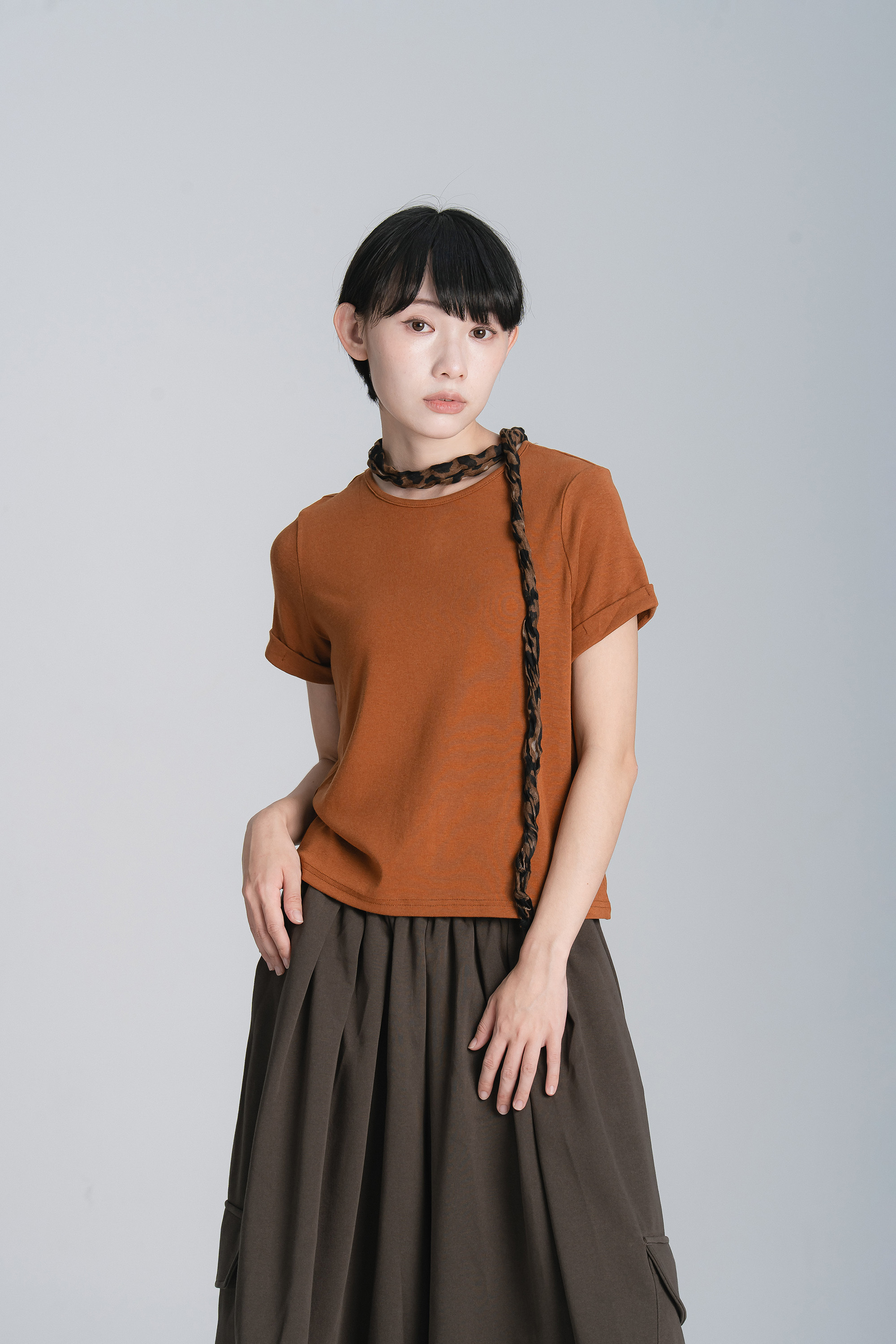 女孩素面反折袖短t 4色