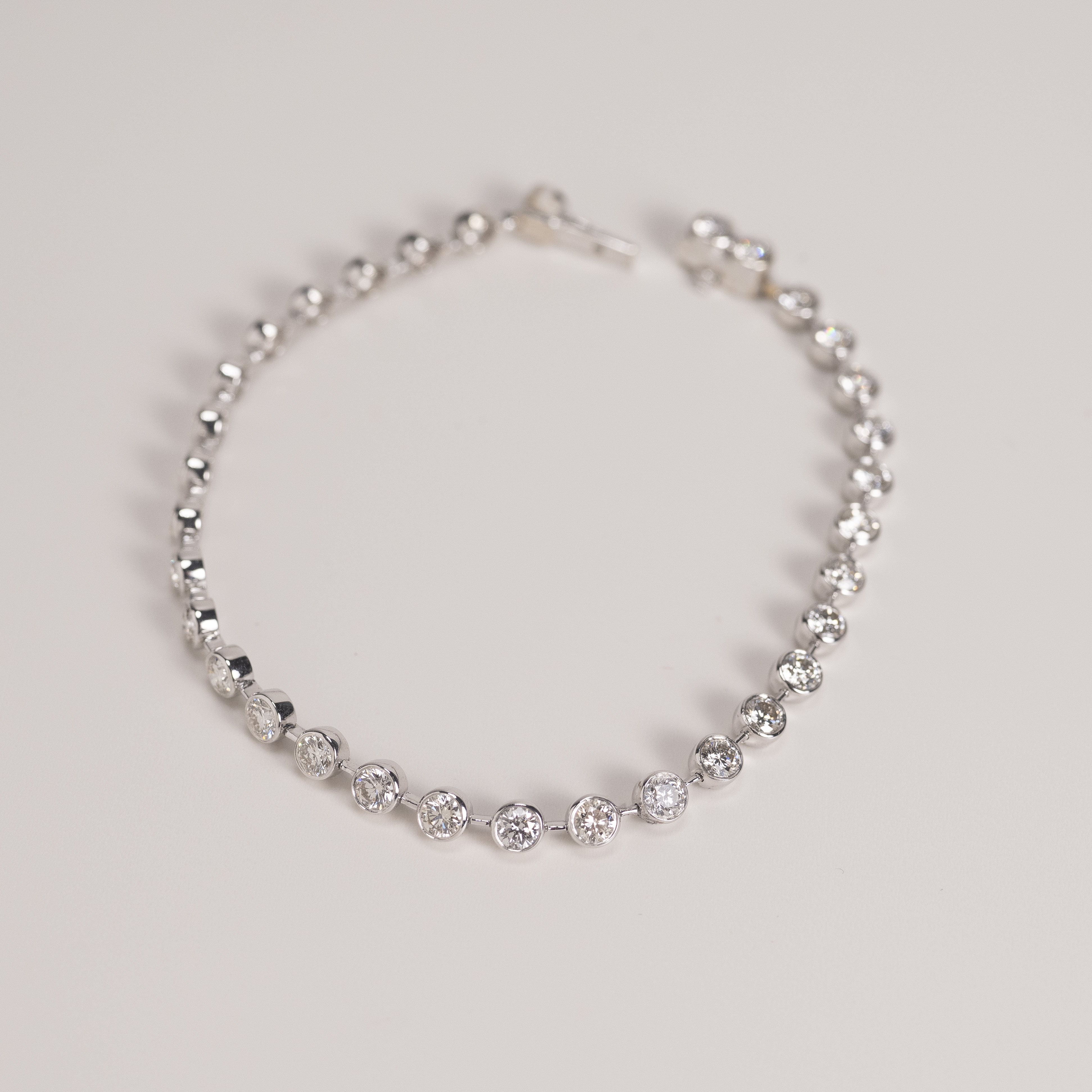 18K Bezel Set Tennis 手鏈